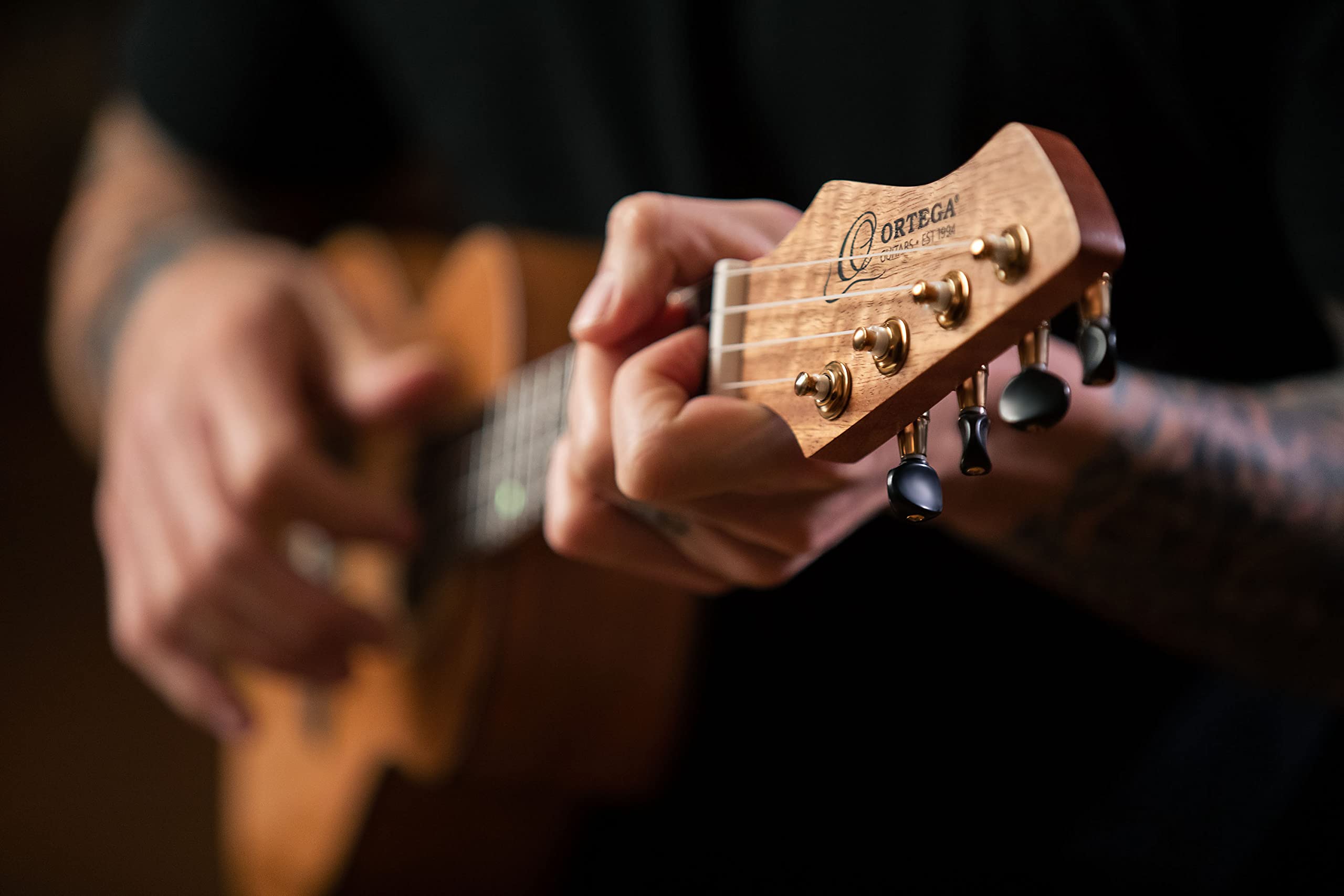 Ortega Guitars Ukulele Concerto Acustico – Horizon Series – Gig Bag Inclusa – Mango, Natural (RUMG)