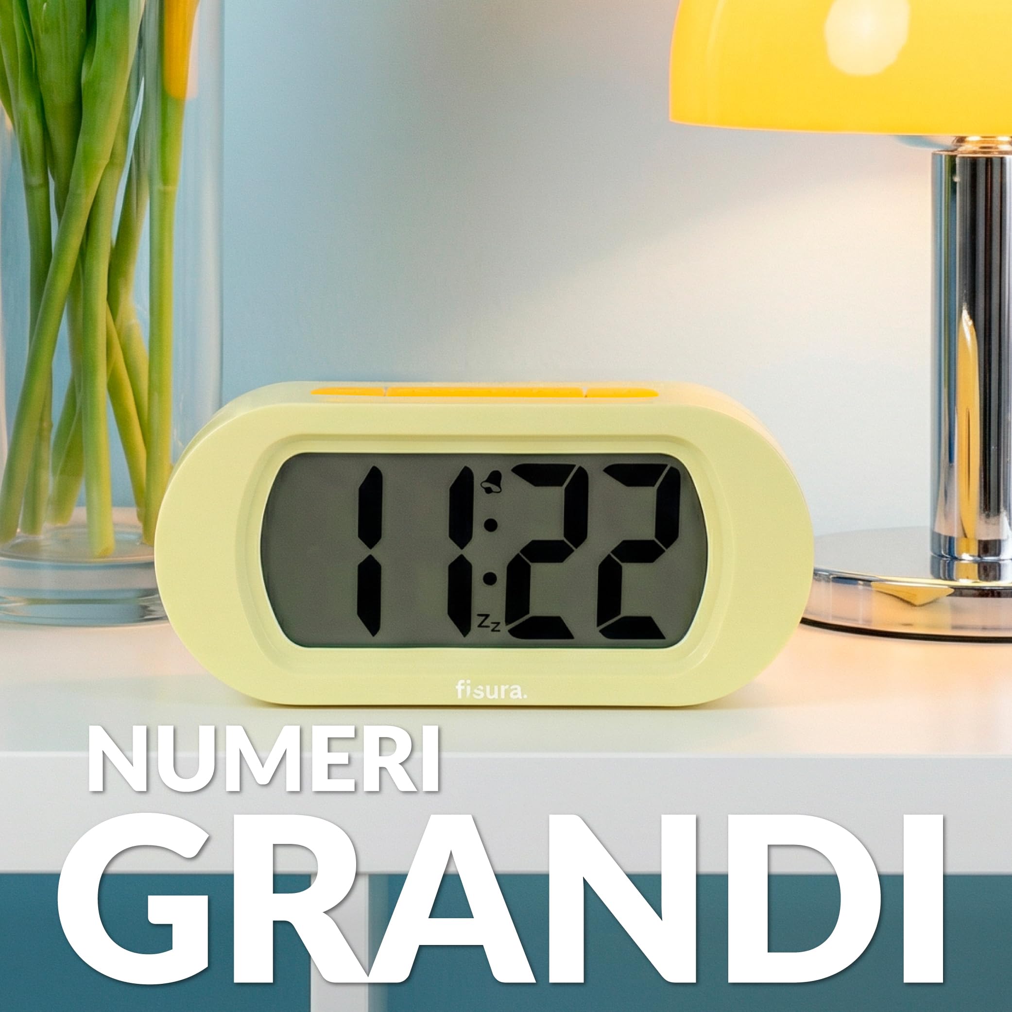 Fisura – Sveglia digitale gialla, orologio con display LED, formato 12/24 ore con retroilluminazione, sveglia da comodino a batterie, funziona con 3 AAA non incluse