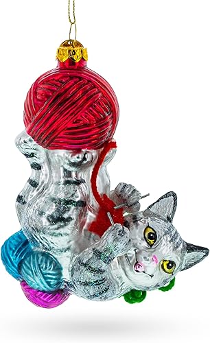 BestPysanky Divertido adorno navideño de cristal para gatos jugando con hilo
