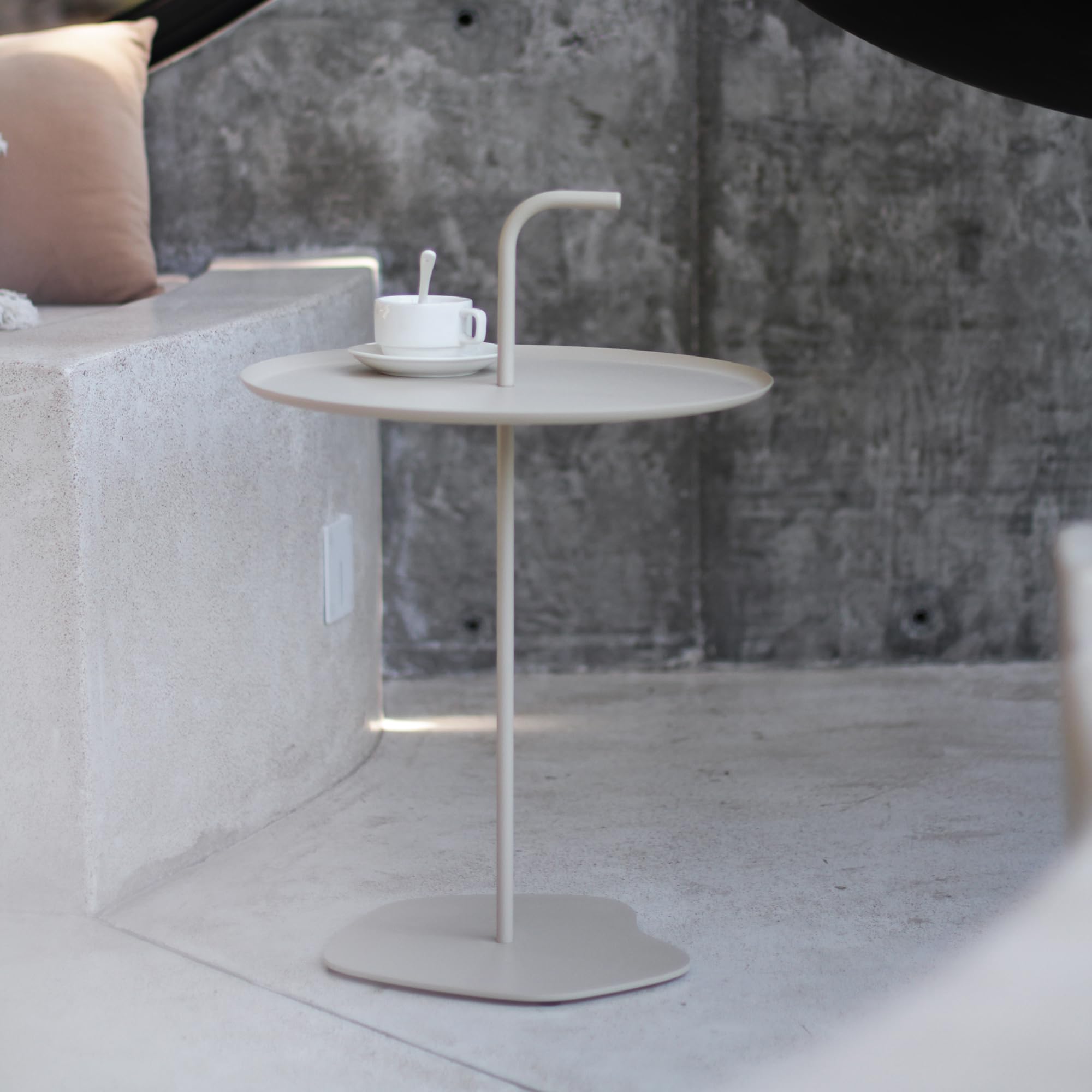casa.pro Tavolino da Giardino con Manico Tavolo da Caffè con Piano Rotondo da Interno, Esterno per Balcone Terrazza Patio Salotto (AxØ) 57x38 cm in Acciaio - Colore Champagne