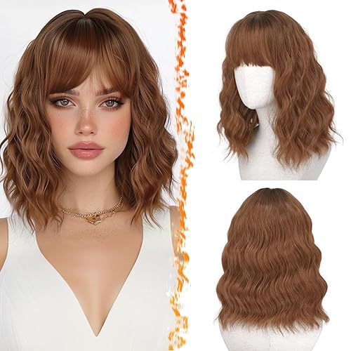 Miniatura 49 de BARSDAR Peluca rubia corta ondulada con flequillo, pelucas cortas onduladas de 14 pulgadas para mujer, pelucas sintéticas suaves hasta el hombro