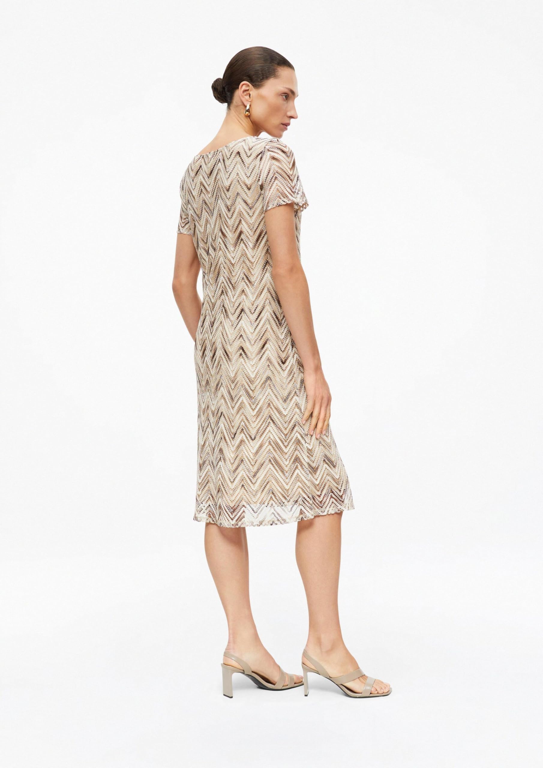s.Oliver Damen Kleid – A-Shape Regular Fit, Ajourmuster, U-Boot-Ausschnitt, kurz – Für Business & Festliche Anlässe