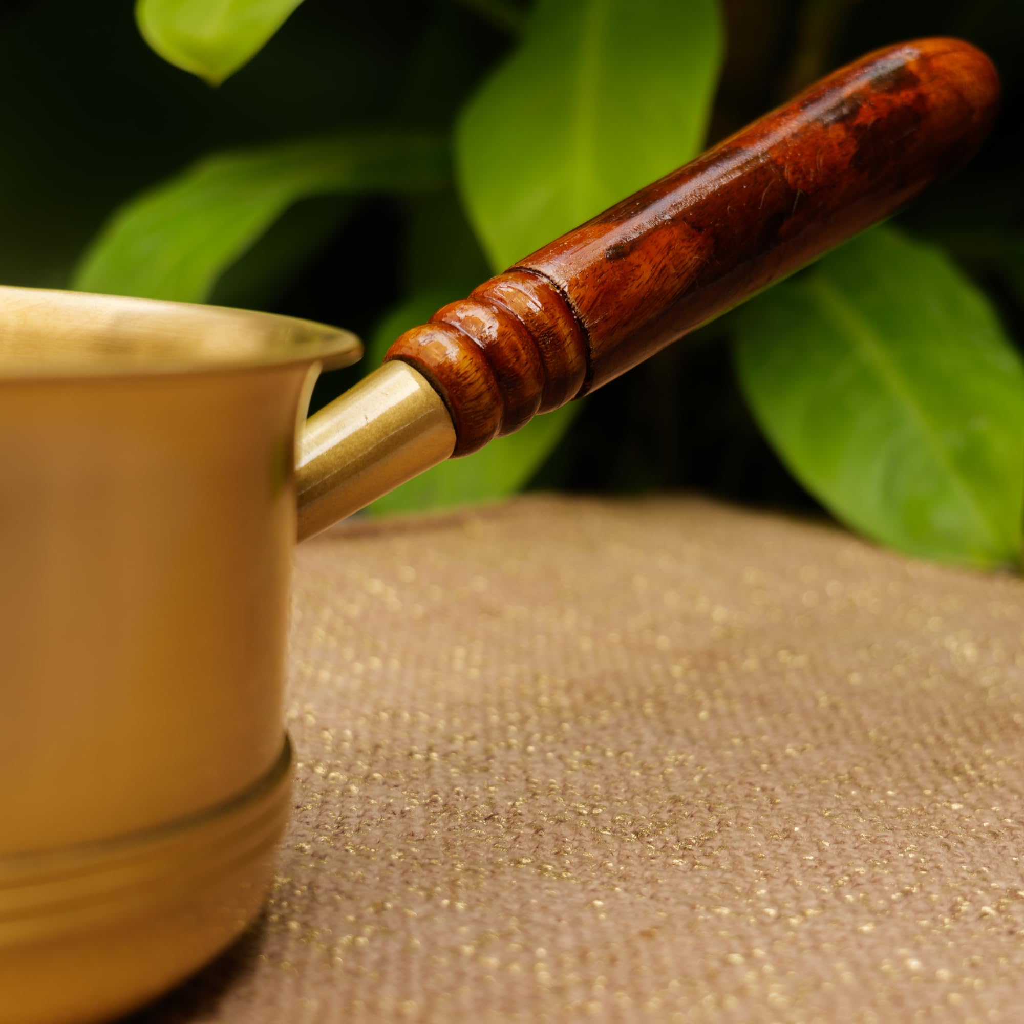 Ambi Home Pure Brass Polished Tea Making Pan, Wooden Handle, 1.2 Liters Capacity, 15cm x 15cm x 8.5cm 3