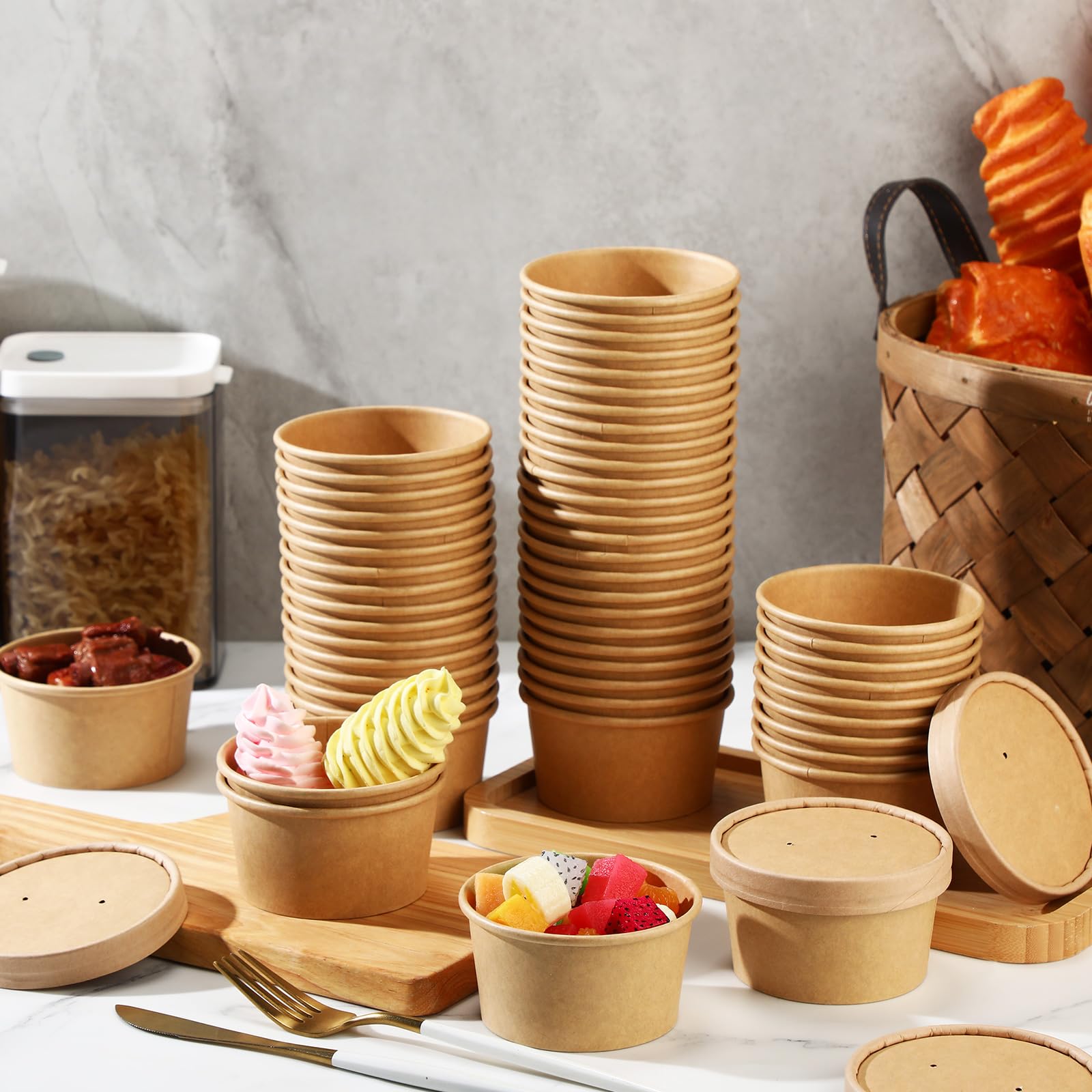 Fulmoon Paquete de 100 recipientes de papel para sopa con tapas, recipientes de papel desechables para alimentos con tapa ventilada, tazas de postre para helado, pasteles, postres, cuencos de sopa