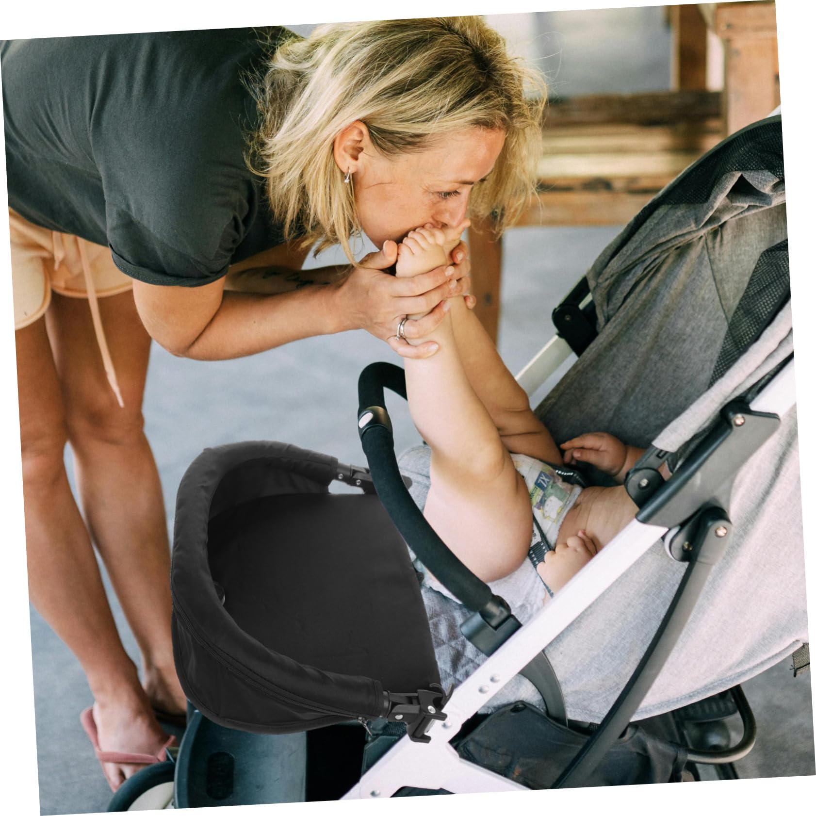 Poggiapiedi per Passeggino Estensione Regolabile per Poggiagambe Supporto per Gambe Compatibile Braccioli Pedale di Assistenza per Passeggino Accessori per Passeggini Carrozza