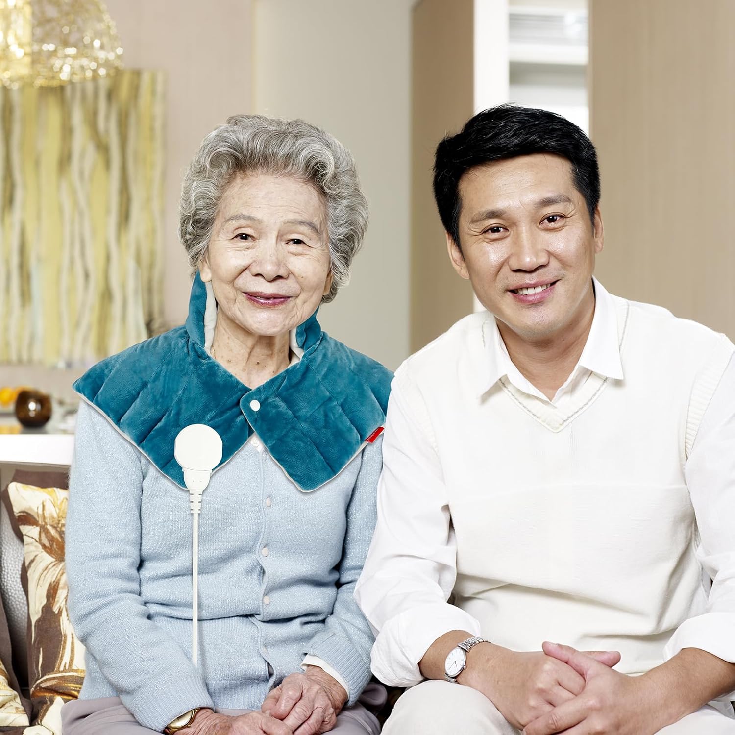 Wired heating pad controller with display showing heat and timer settings