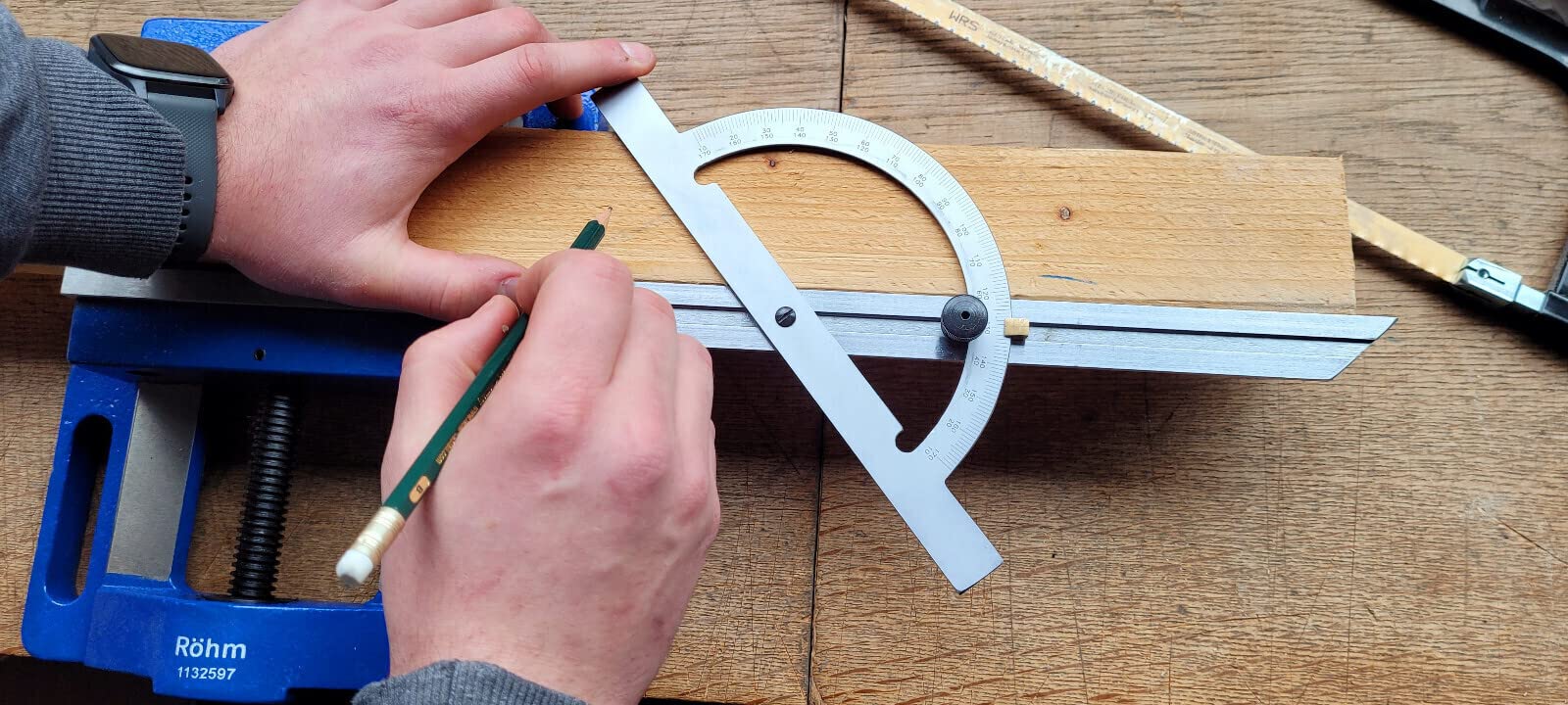 WRS Präz.-Winkelmesser mit verstellbarer Schiene, 10-170°, rostgeschützt, mattverchromt, mit Metall-Feststellschraube, im Etui, Größe: 100 x 150 mm