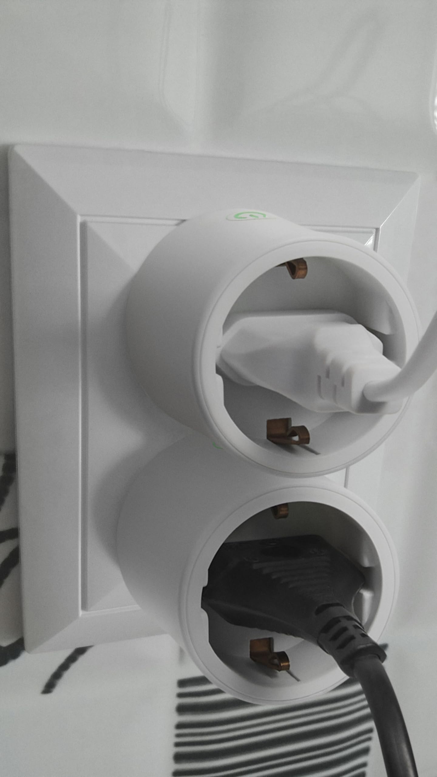 LEDVANCE SMART+ Enchufe inteligente para interiores con tecnología ZigBee, integra dispositivos tradicionales en el hogar inteligente, compatible con Alexa o Google, blanco, paquete de 4