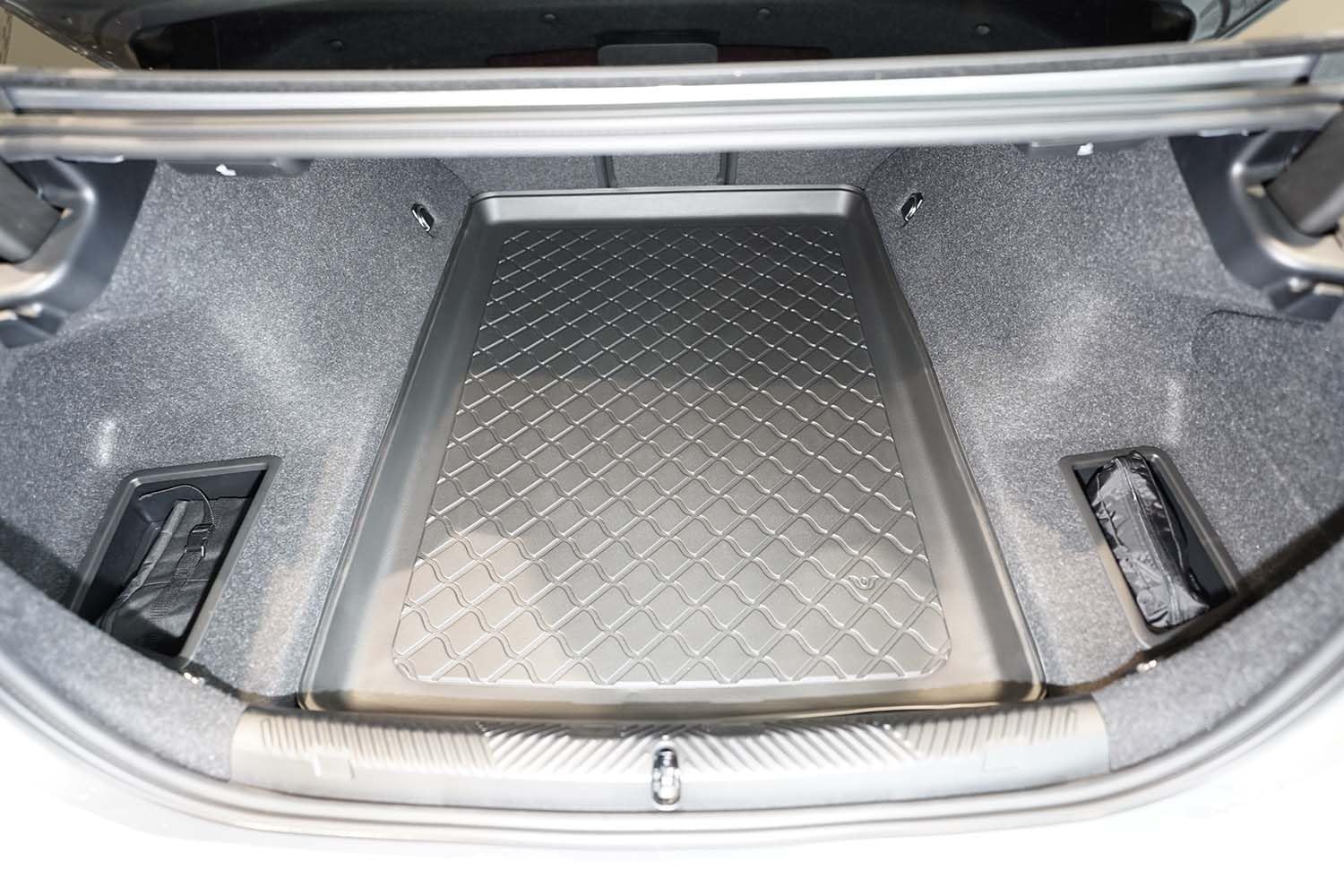 MTM Tapis de Coffre pour BMW Serie 1 (F70) Hatchback 2024- sur Mesure, Bac de Protection Antiderapant, cod. 11694
