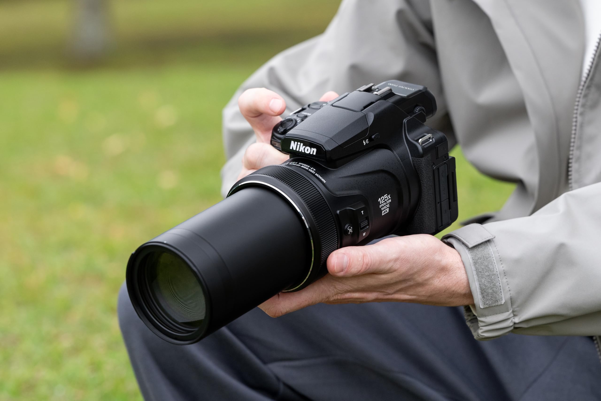 Nikon Coolpix P1100 Fotocamera Bridge, Zoom Ottico 125x (24-3000mm), Sensore CMOS 16 MP, Video 4K UHD, Stabilizzazione Ottica VR, LCD Articolato 3.2", Nero [Nital card: 4 anni di garanzia]