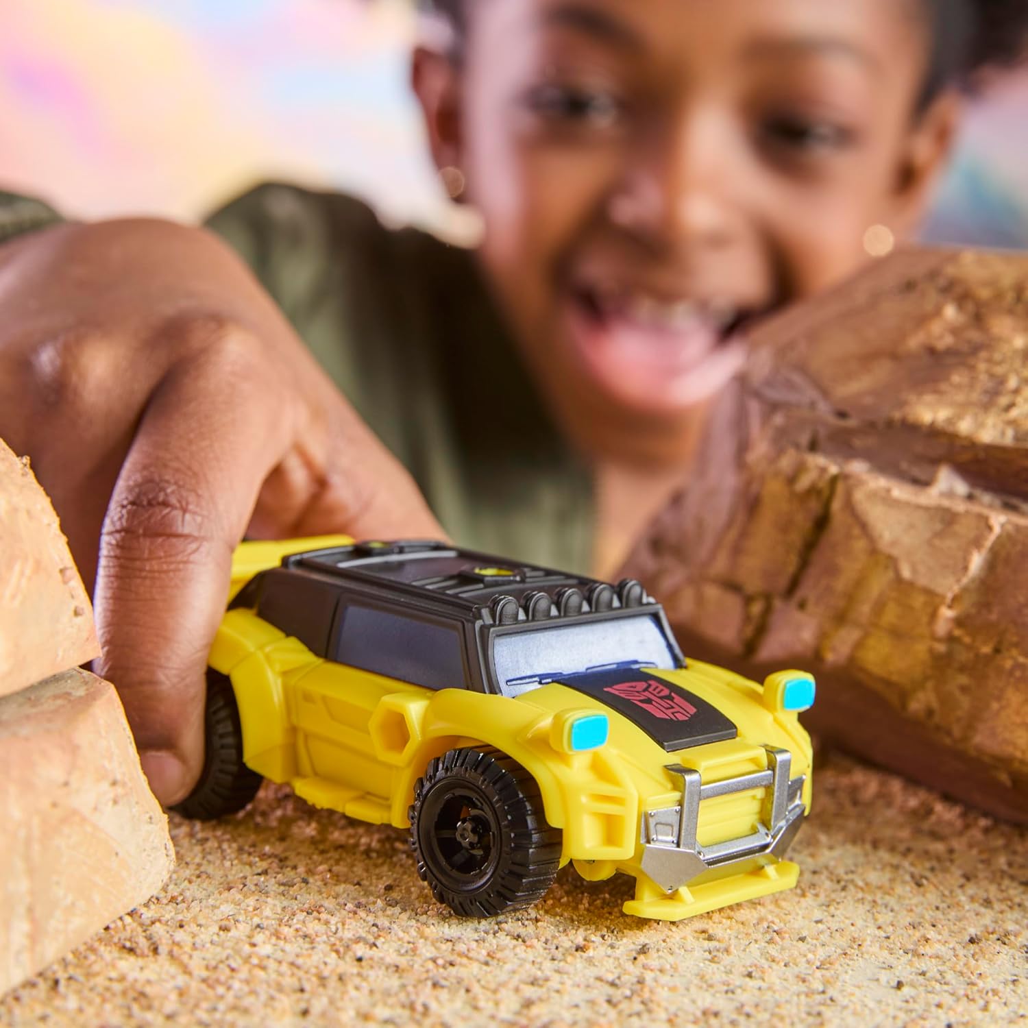 Transformers CYBERWORLD Bumblebee Cyber Changers 4-Inch Action Figure, Quick Change to Offroad Vehicle Mode, Robot Toys for Boys and Girls 6 and Up
