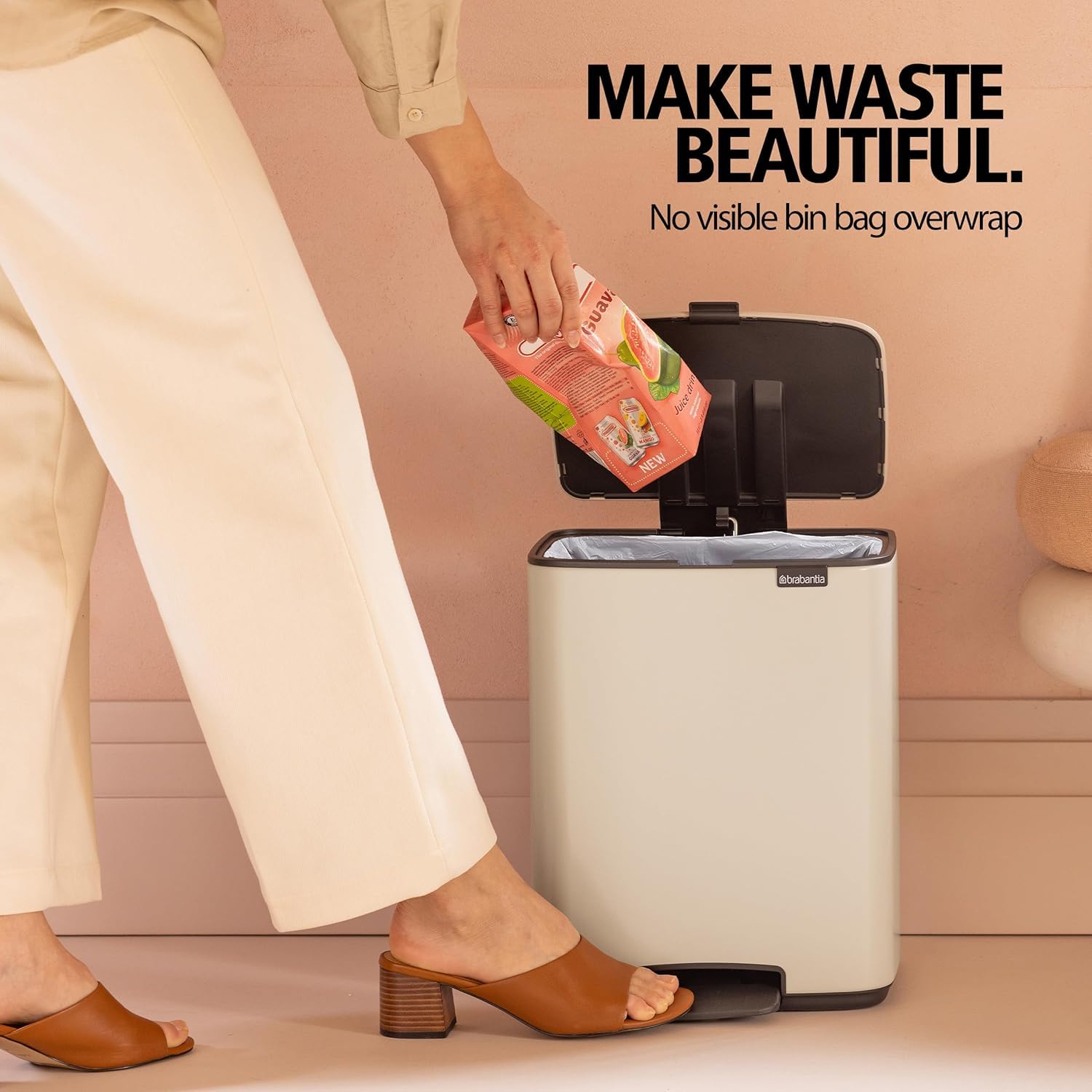 Brabantia Pattumiera a pedale Bo 30L (Matt Black), Pattumiera con pedale e coperchio a chiusura soft, Secchio spazzatura facile da pulire con secchio interno rimovibile e sacchetti PerfectFit inclusi