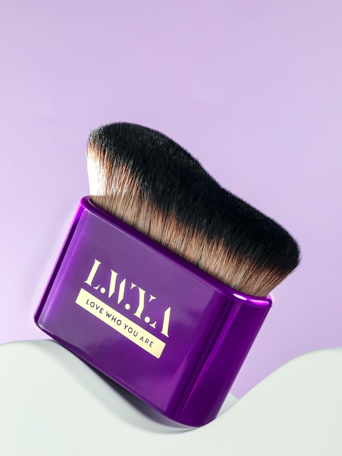 LWYA Gone In A Swipe PRO Foundation Brush - Wave-Shaped, Dense Synthetic Bristles, Airbrushed Finish, Blendable, Vegan Cruelty Free, Multi-Formula