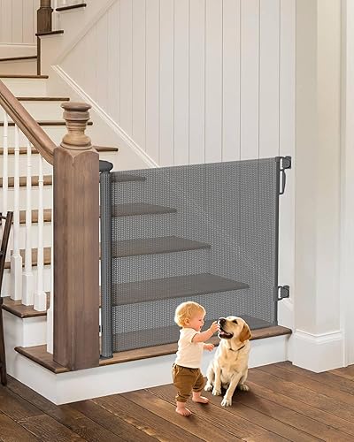 Puerta retráctil para bebé, puerta de malla para mascotas de 55 pulgadas de ancho con gancho antigateo, cerradura de seguridad, operación con una