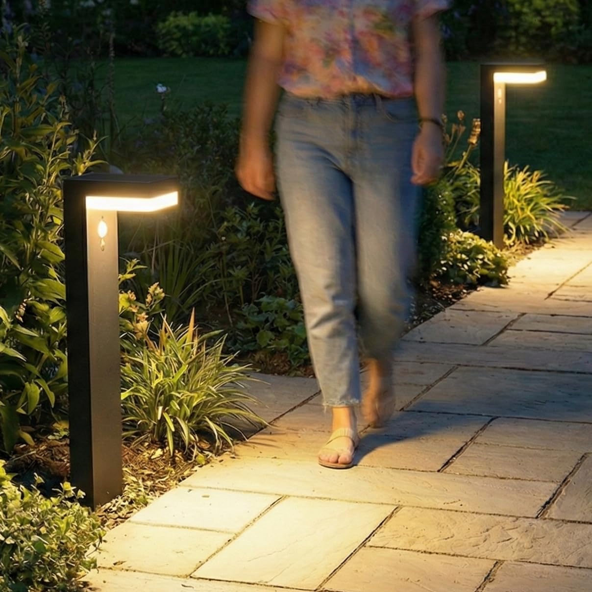 Proventa LED Solar Wegeleuchte mit Bewegungsmelder – 600 Lumen, warmweiß 2700K, 3,3W, IP44 – Wetterfeste Solar Gartenbeleuchtung für außen – Solarlampe für, Hof, Garten ohne Stromanschluss