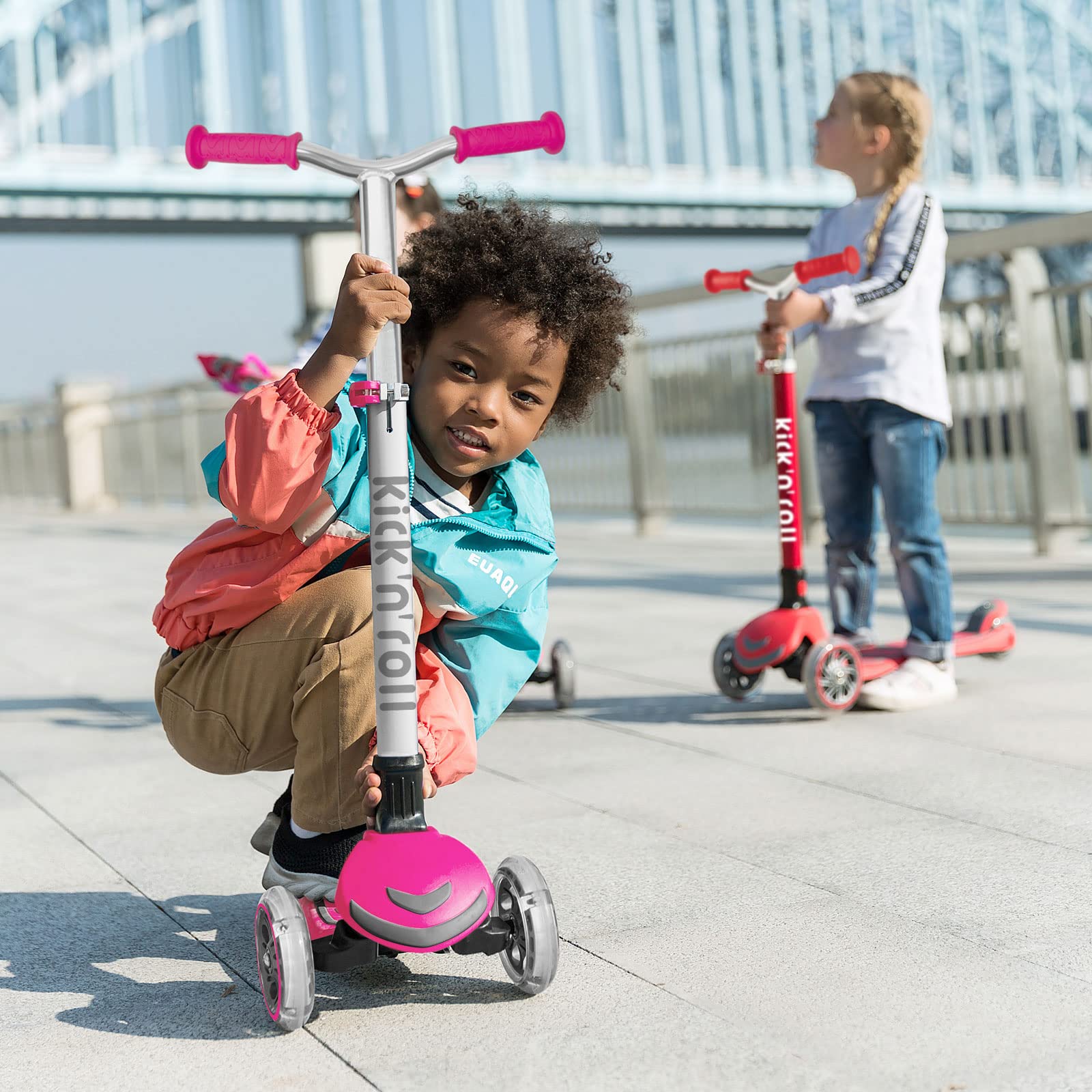 Kicknroll Patinete de 3 Ruedas Luminoso para Niños sin/con Asiento, 4 de Altura Ajustable y Patinete Plegable, Cubierta Extra Ancha, Scooer para Niños Niñas de 2 a 12 Años Soporte de 50 kg