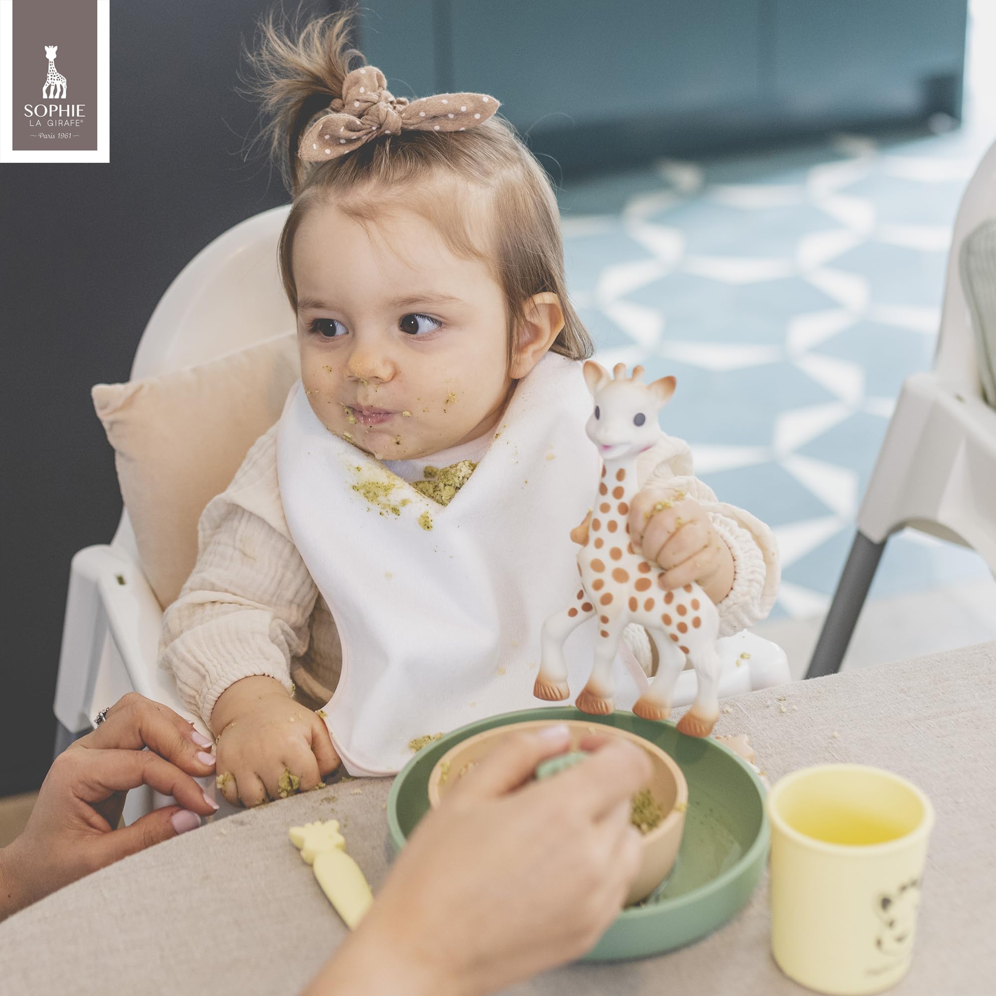 Sophie la Girafe Set de Repas en Silicone - Assiette, Bol, Verre et Cuillère Passe au Lave Vaisselle et Micro-ondes