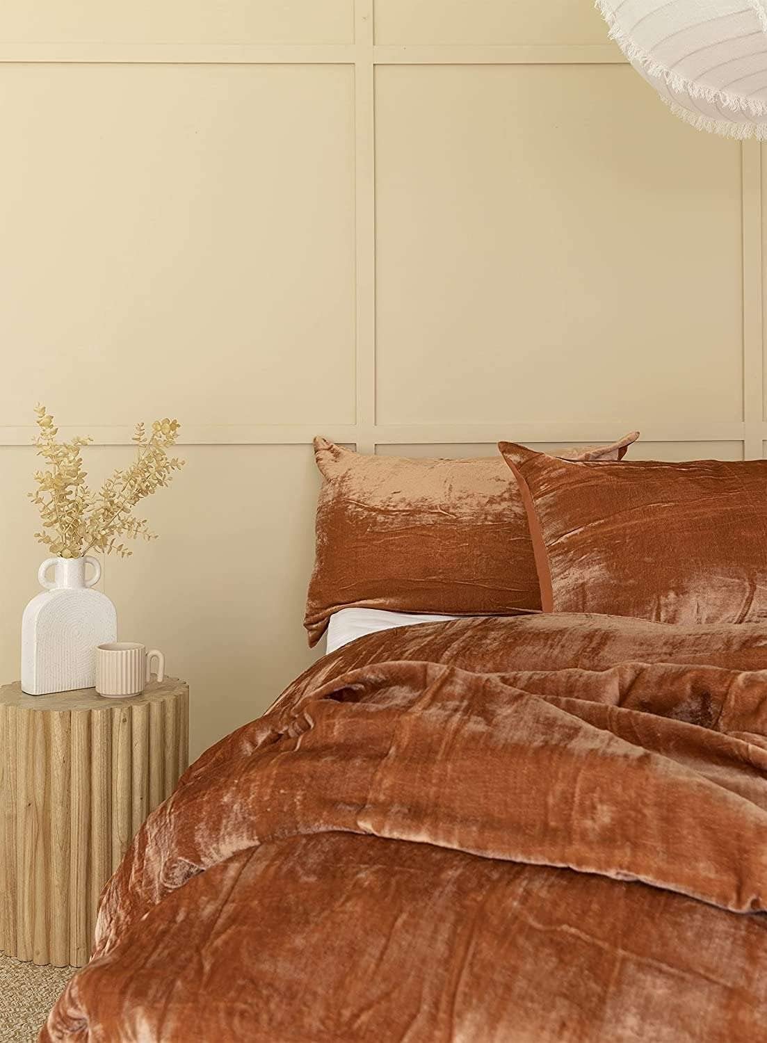 DecorAvenue Velvet Pillowcases No Insert, 2 Pack Ultra Soft Breathable Cushion Covers with Envelope Closure Luxury Cozy Warm Flannel Cushion