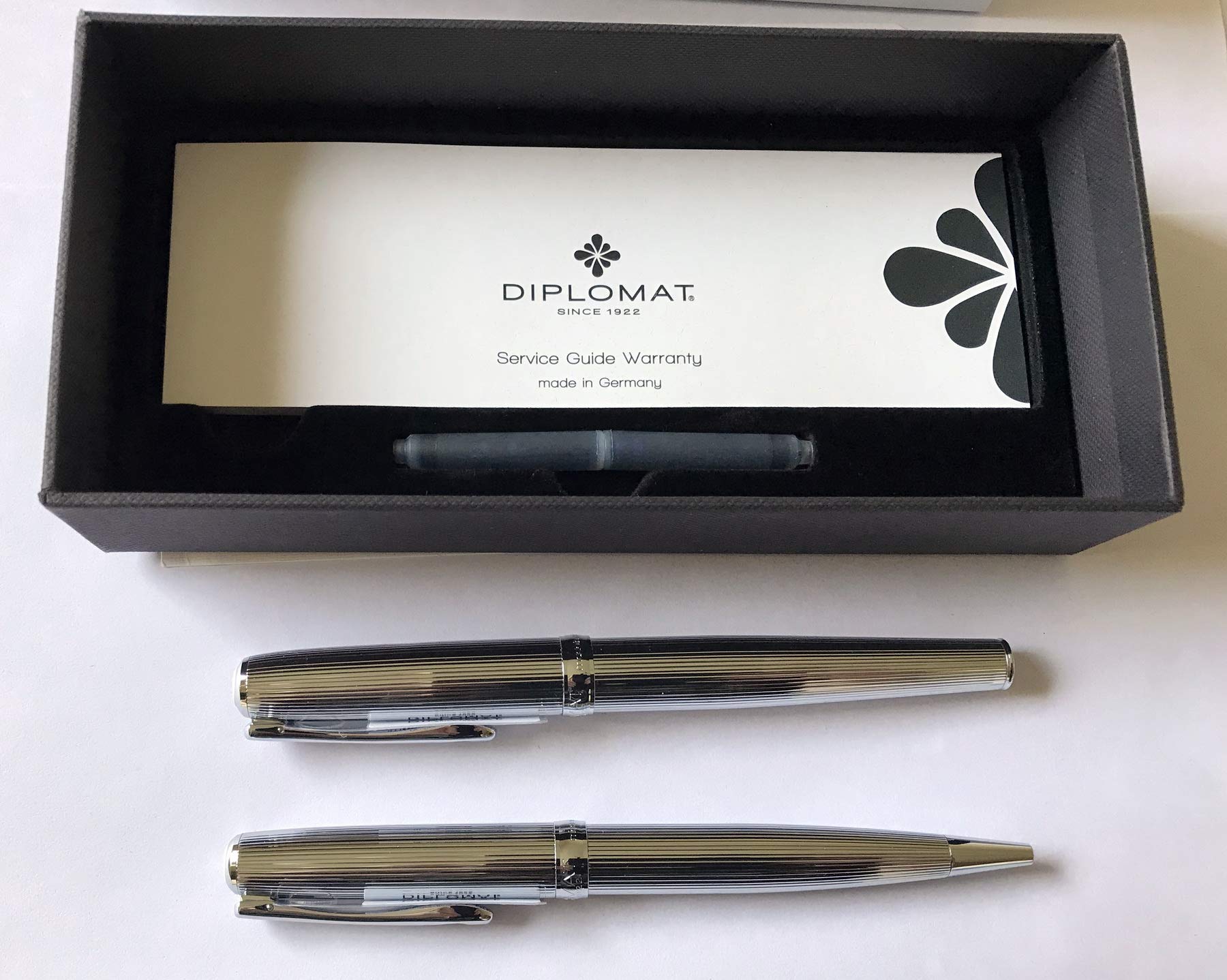 DiplomatExcellence A2 Fountain Pen with Steel Medium Nib - Guilloche Chrome