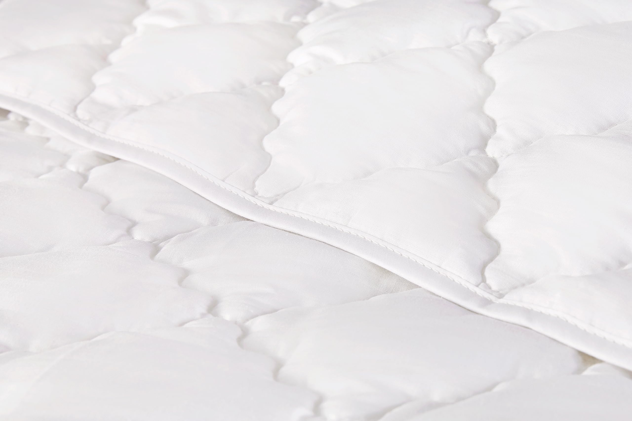 XDREAM Bambus Sommersteppdecke | 100% Baumwolle | leichte Bambusfüllung ideal für den Sommer | waschbar 30 Grad | Allergiker geeignet | kühlende Eigenschaften | Öko-Tex Zertifiziert | 155 x 220 cm