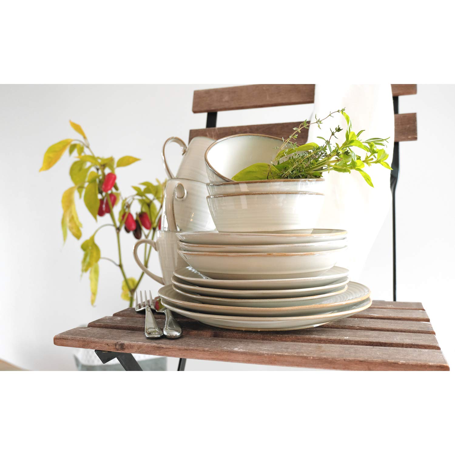 MÄSER 931818 Serie Nottingham Vintage Geschirr-Set für 4 Personen, 12-teiliges Frühstücksservice mit unregelmäßig runden Formen im Retro Look, Steinzeug, Beige