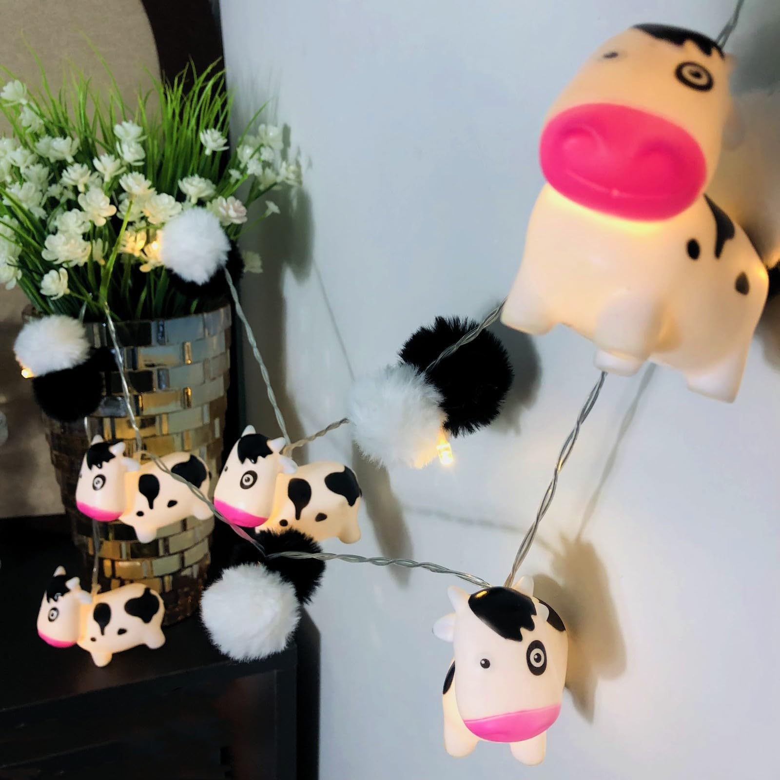 Riaxuebiy Cute Cow Hairball LED String Light Children’s Bedroom Painted Cow Fairy Lights Battery Operated with Warm White LEDs and Timer Mode (1.65m/10led, Black Cow)