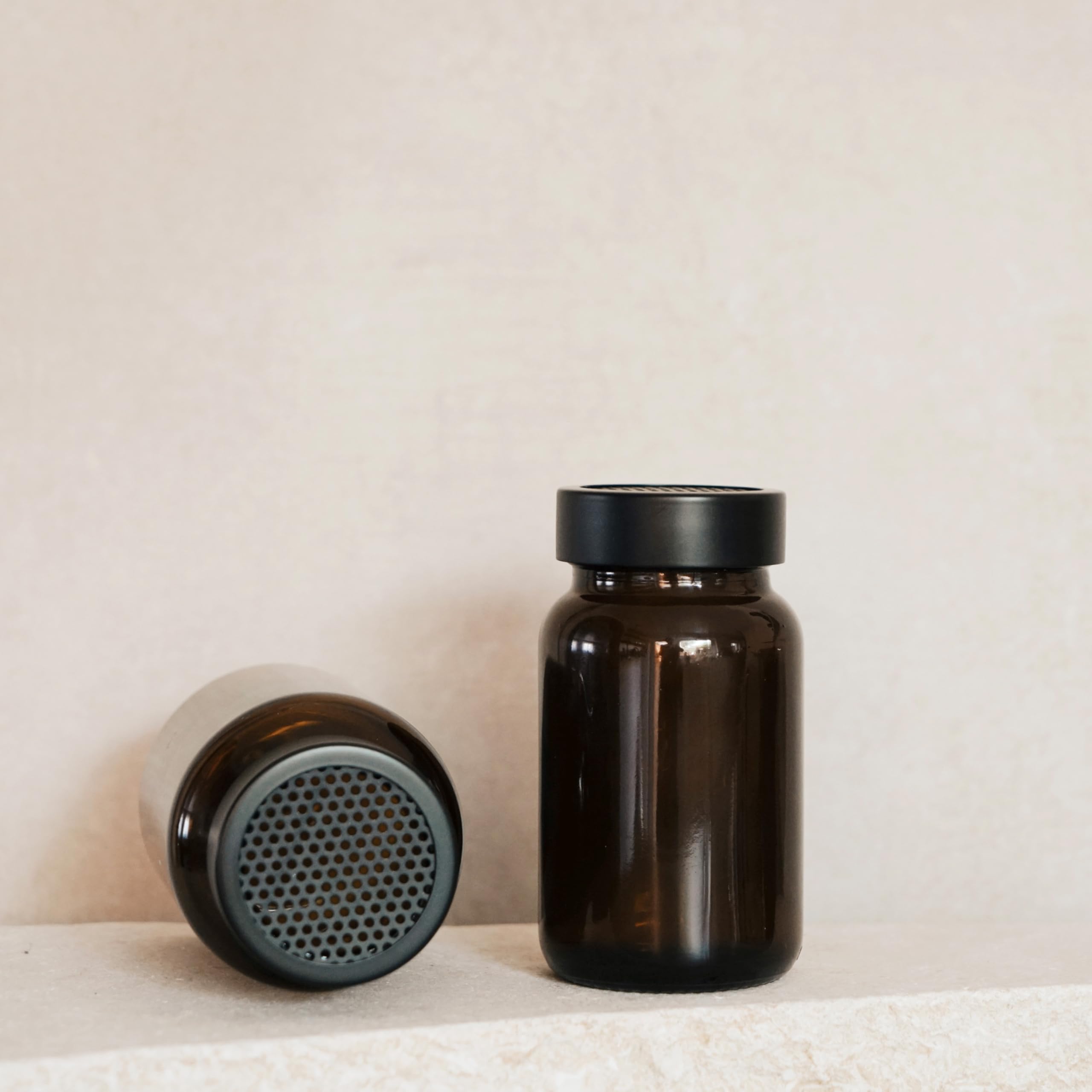Kakao und Puderzucker Streuer Braunglas mit Edelstahlaufsatz - Kakaopulver, Zimt und Staubzucker Dosierer - Kakaostreuer 150ml - Pulverstreuer 2 Stück mit Aufklebern