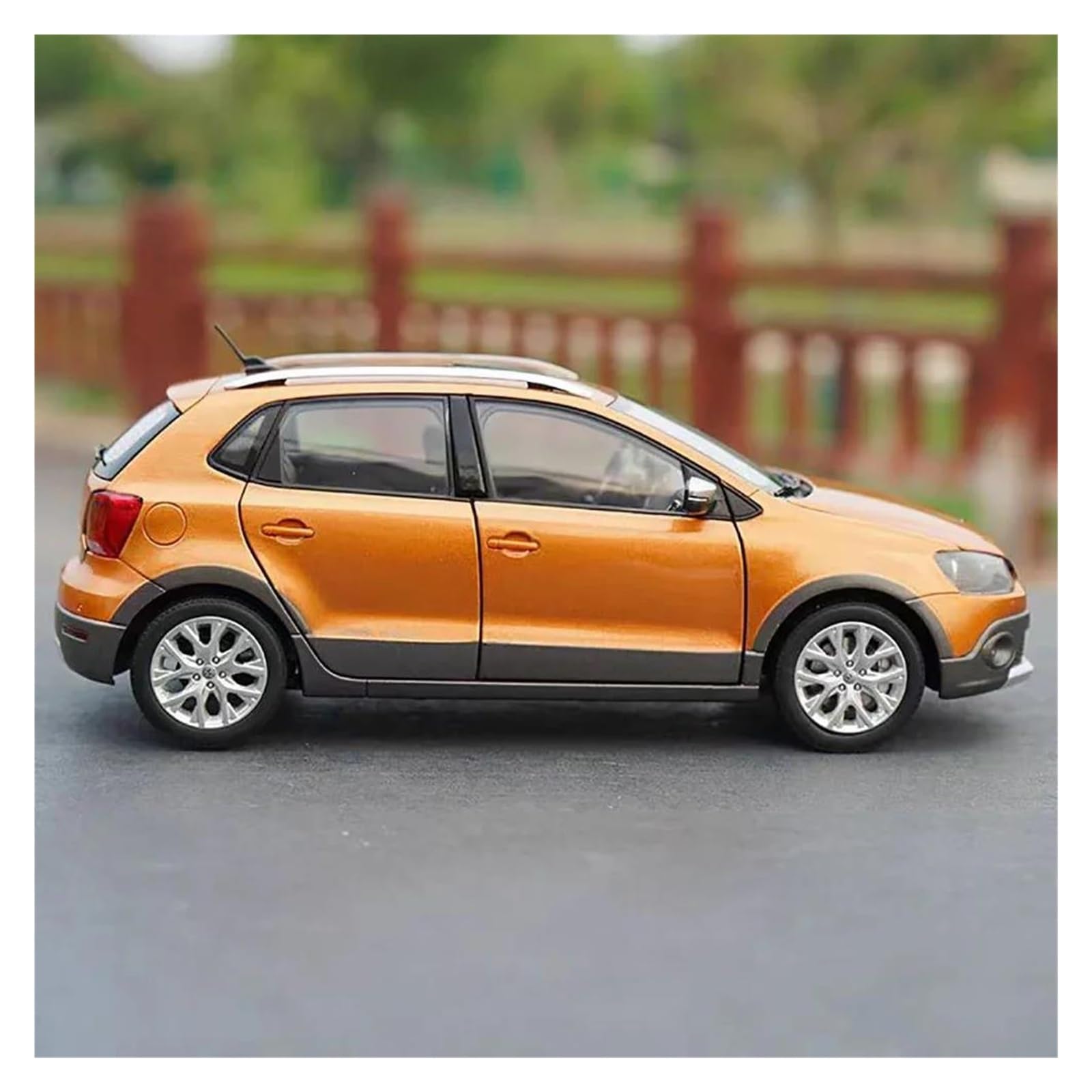 Metallo Scala Replica 1 18 Per Volkswagen New Cross Polo 2016 Modello Di Auto In Lega Con Ornamenti In Metallo Hobby Veicoli Giochi Set