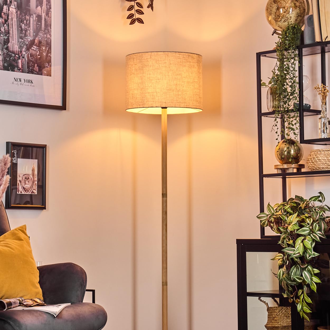 HOFSTEIN Stehleuchte Bassagoda, Stehlampe mit Holzfuß und Schirm aus Stoff, E27, skandinavisches Design, Boho-Style, Höhe 165cm, Ø 40cm, Fußschalter - Wohnzimmer, Schlafzimmer, Esszimmer, Flur, Büro