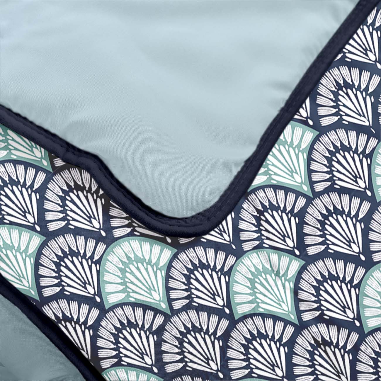 Bleu Calin Couette Imprimée Chaude Melinda 220x240cm Bleu Marine/Bleu Clair | Lit 2 Places, Microfibre, Édredon 350g/m², Fabriqué en France, Certifiée Oeko-Tex