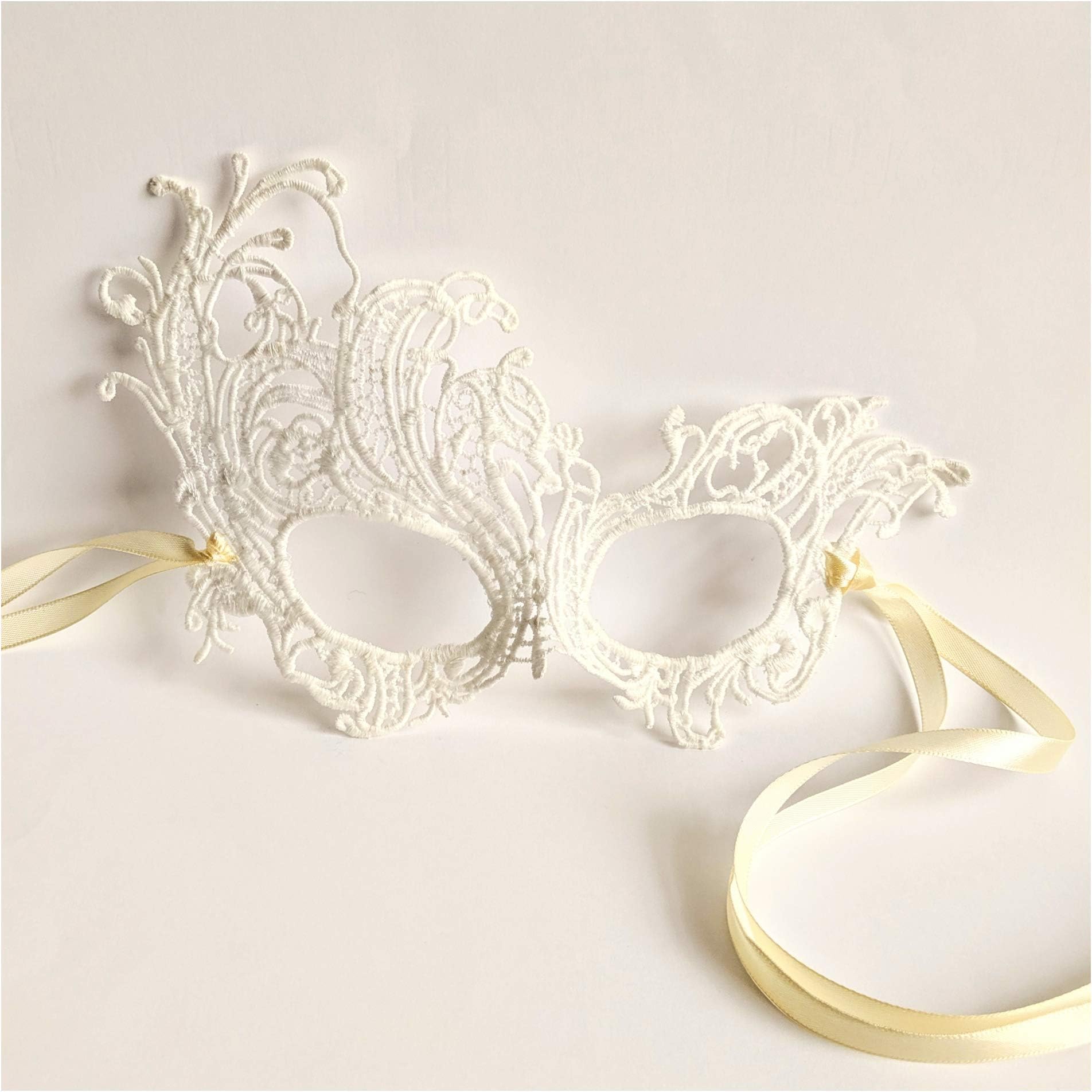 Samantha Peach Lace Renaissance Masquerade Mask (Ivory)