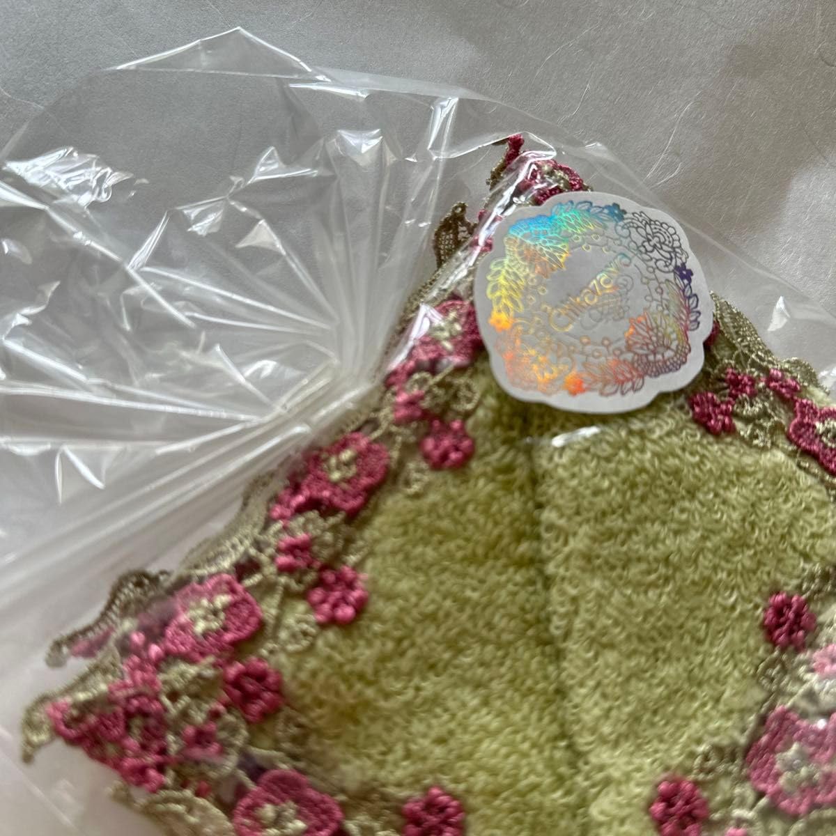 近沢レース　タオルハンカチ　小鳥　ダークグリーン 近沢レース タオルハンカチ 小鳥 ダークグリーン 近沢レース