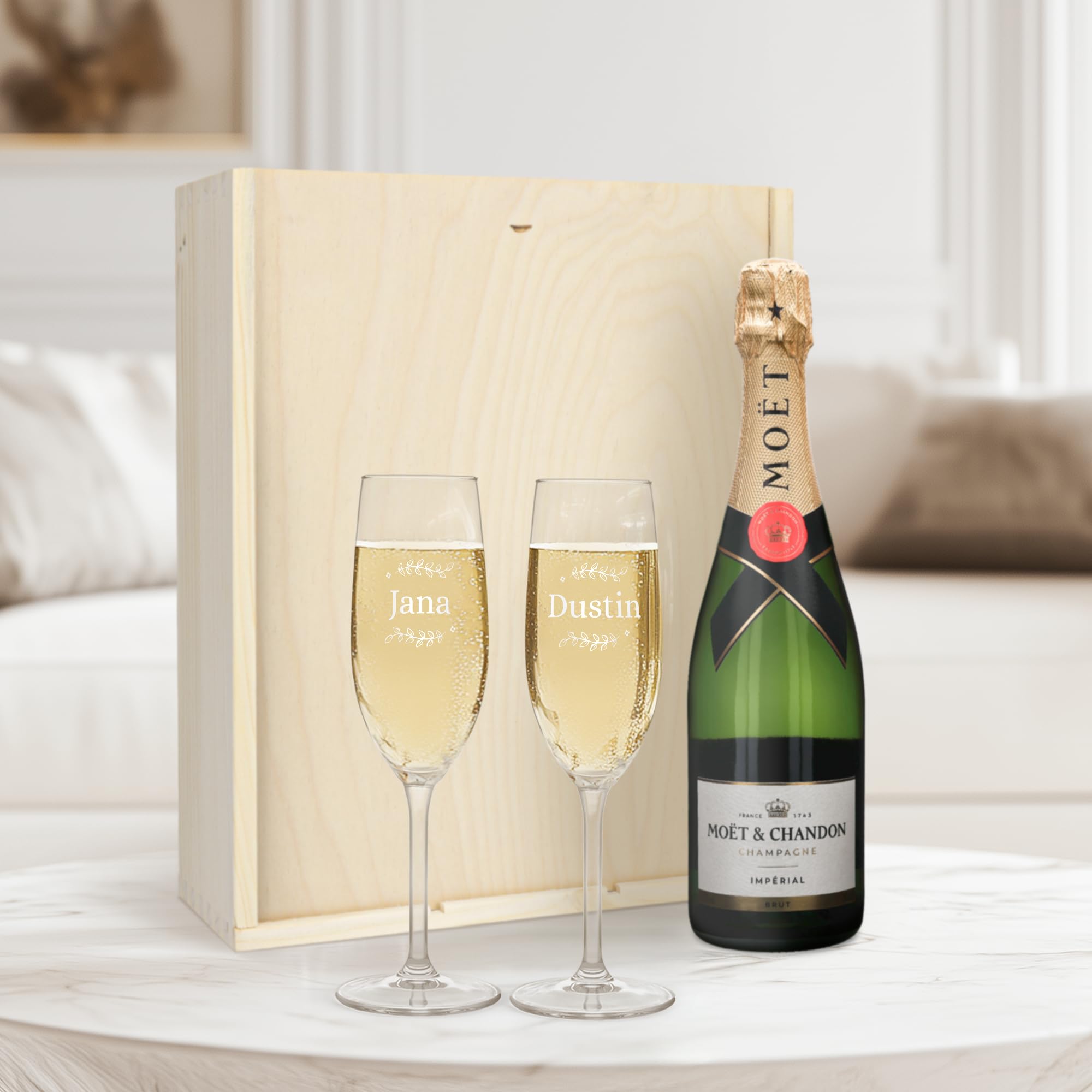 Champaña Moët & Chandon Brut personalizada con copas grabadas con nombres - una botella de champagne 0.75L