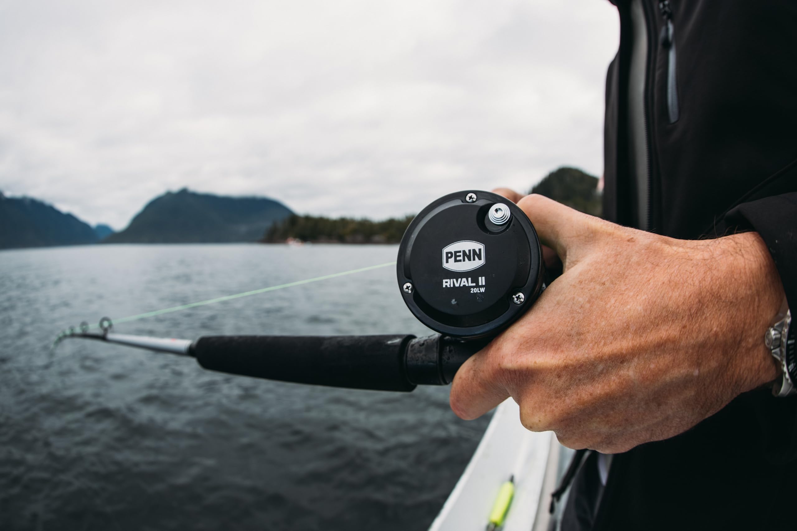 PENN Rival™ II Level Wind Mulinello | Mulinello da pesca allround per acqua salata | Telaio e piastre laterali in grafite | Freno in carbonio | Opzioni multiple