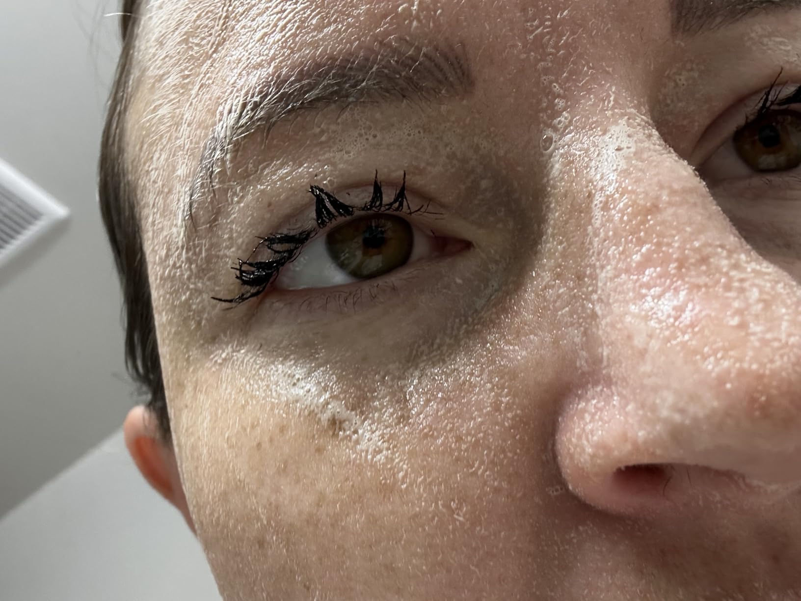 Linble Fiber-infused Mascara, Black Tiny Fibers included Mascara to Extend and Elongate Eyelash, for Maximum Volume and Curl Effect by “Linble” 3ml