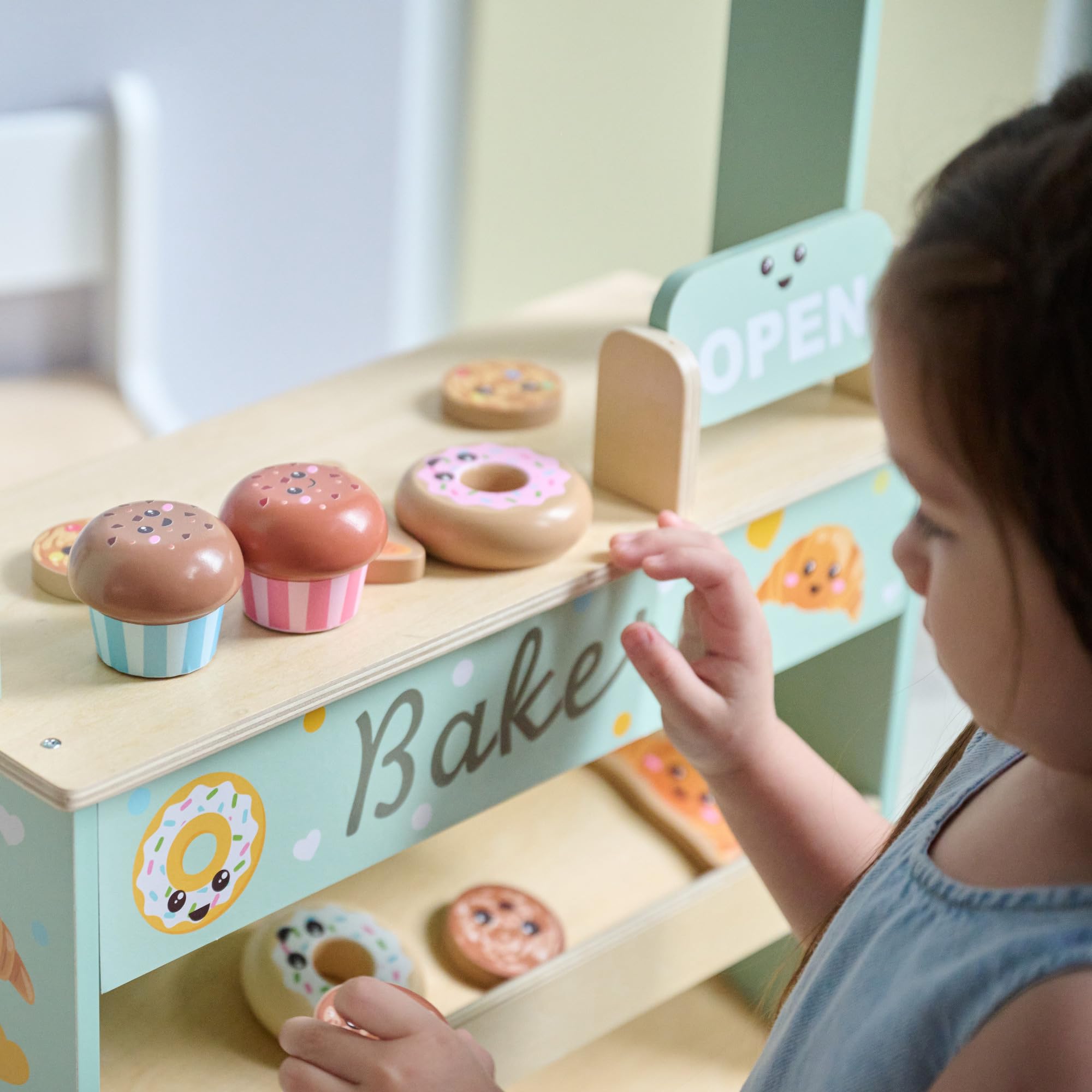Teamson Kids Jolly Pals Kiosk drewniana piekarnia z 12 słodyczami, edukacyjna gra dla dzieci, kompaktowa podstawka do wyobraźni i towarzyskości