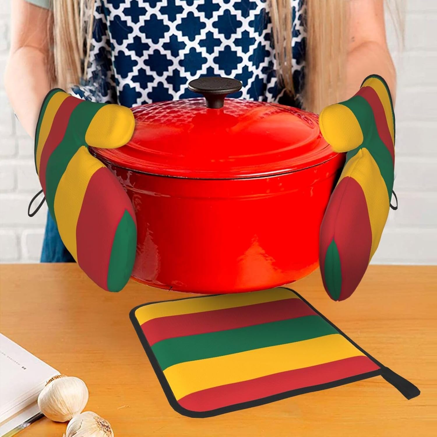 Flag of Lithuania Print Heat Resistant Microwave Gloves, Used for Baking, Cooking, and Fashion Kitchen Essentials