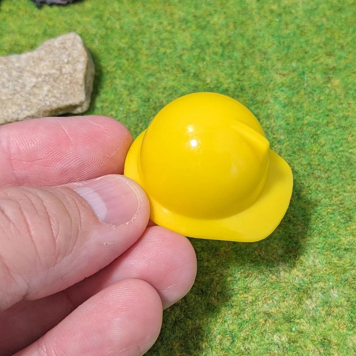 Miniature Yellow Construction Party Hard Hat, Dollhouse Construction Helmet Protective Helmet, Worker Party Hat, for Birthday, Dollhouse Miniature (5PCS) image 3