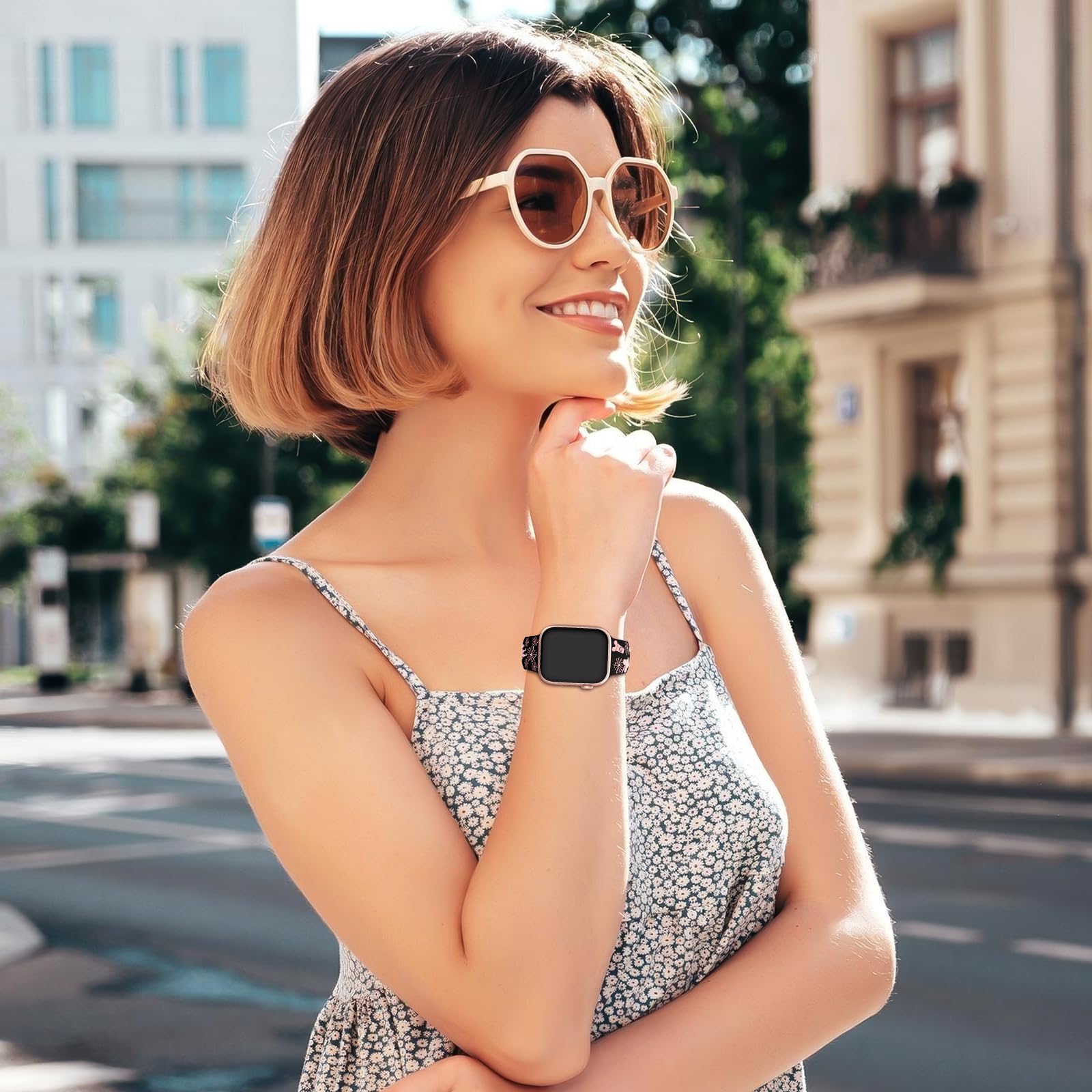 Bracelet en relief 3D de dessin animé compatible avec les bracelets Apple Watch 40 mm, 38 mm, 44 mm, 45 mm, 41 mm, 42 mm, 49 mm, bracelet de sport en silicone souple bicolore, pour iWatch Series 10 9