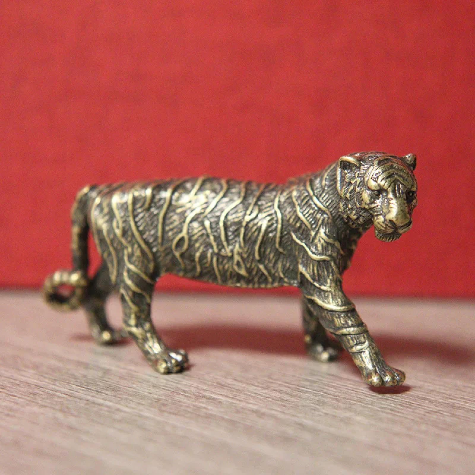 JUDUOYANXIAN Figuras vintage para decoración del hogar, 5,5 x 3,3 cm, latón macizo, figuras de tigre grande, adornos de cobre puro, modelo de tigres animales, estatua, miniaturas, decoración de
