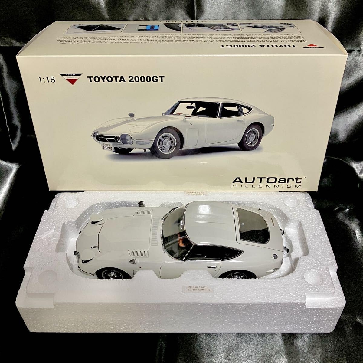 新品AUTOart トヨタ2000 GT クーペ 1/18 ホワイト 78747