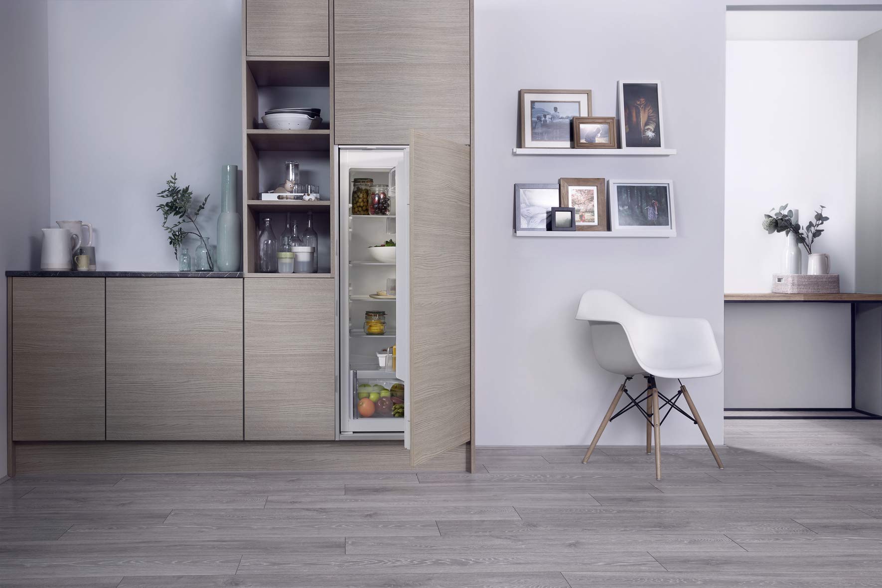Bauknecht KSI 12VF2 Einbau-Kühlschrank (Nische 122) / Gesamtnutzinhalt: 209 Liter/ Abtauautomatik im Kühlteil / Elektronische Temperaturregelung / Elektronische Steuerung über LED Display