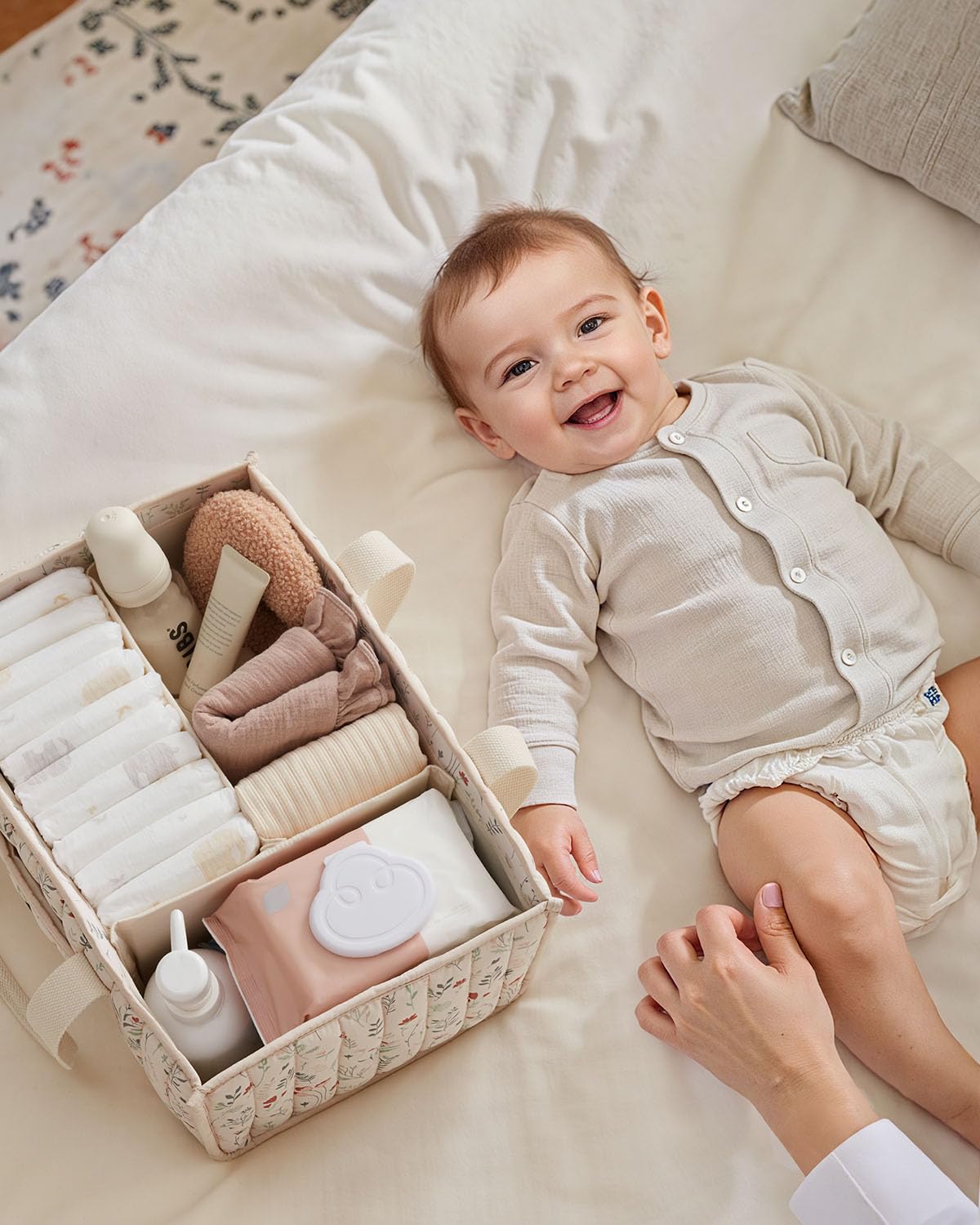 Blissful Diary Panier Rangement Bébé, Organiseur de couches pour Table à Langer, panier de rangement pour couches et lingettes pour bébé, cadeau pour fête prénatale, Fleurs Beiges