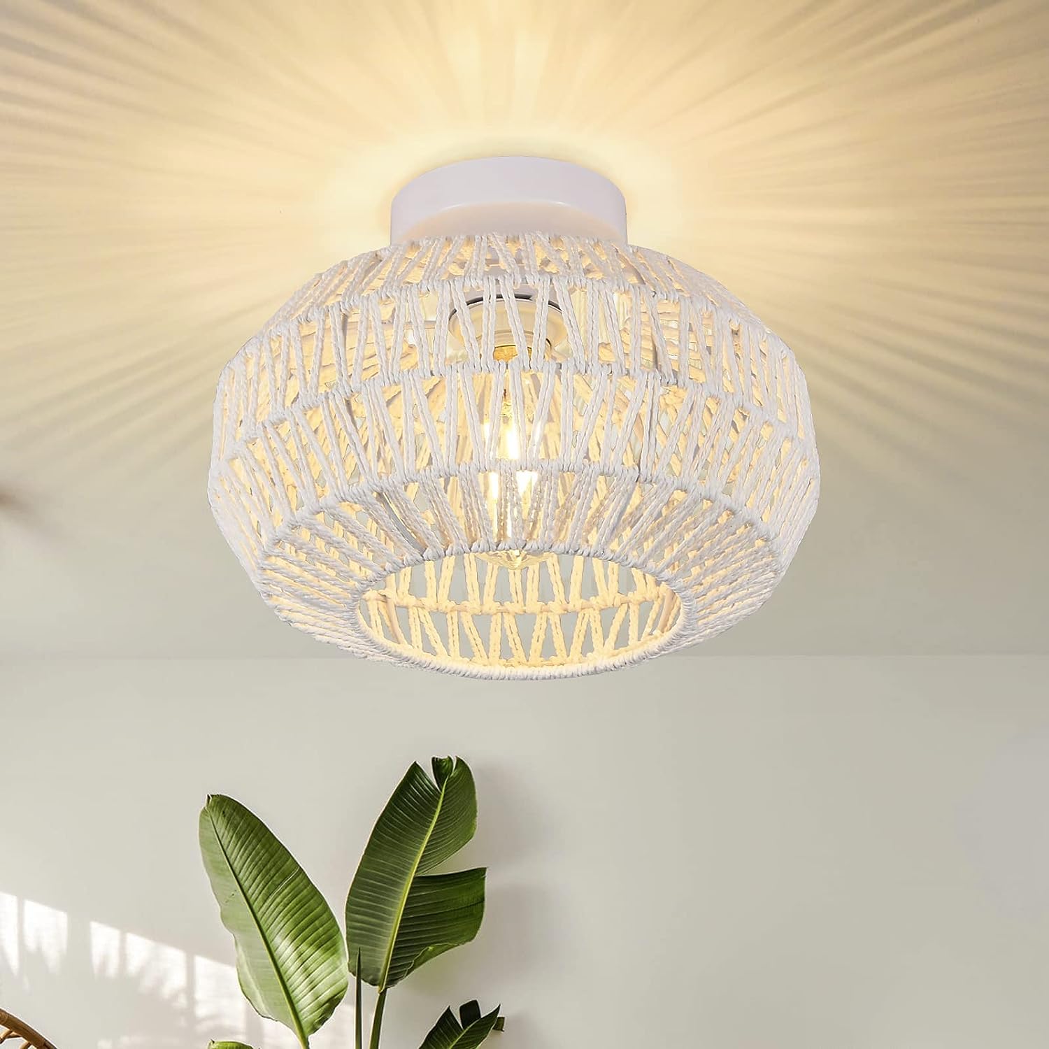 Plafonnier boho mini lustre en rotin pour illuminer chaleureusement votre chambre