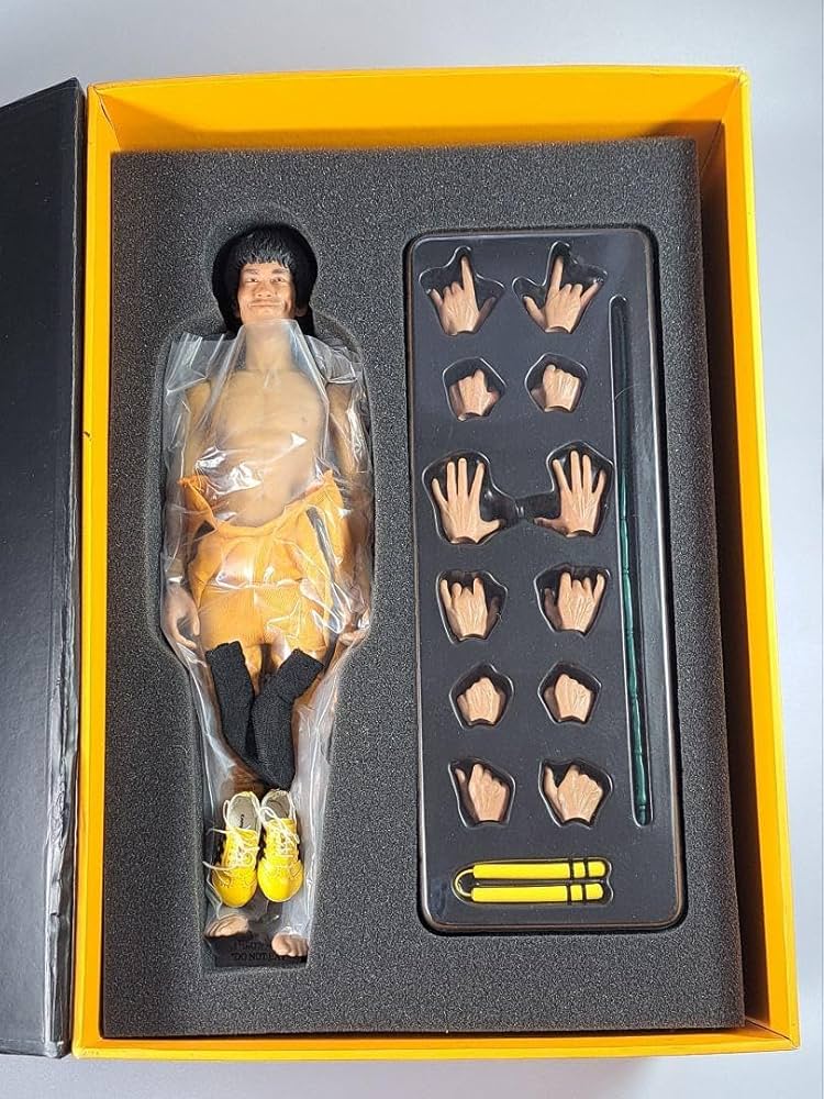 Amazon.co.jp: エンターベイ 死亡遊戯 監督 1/6 フィギュア ブルース