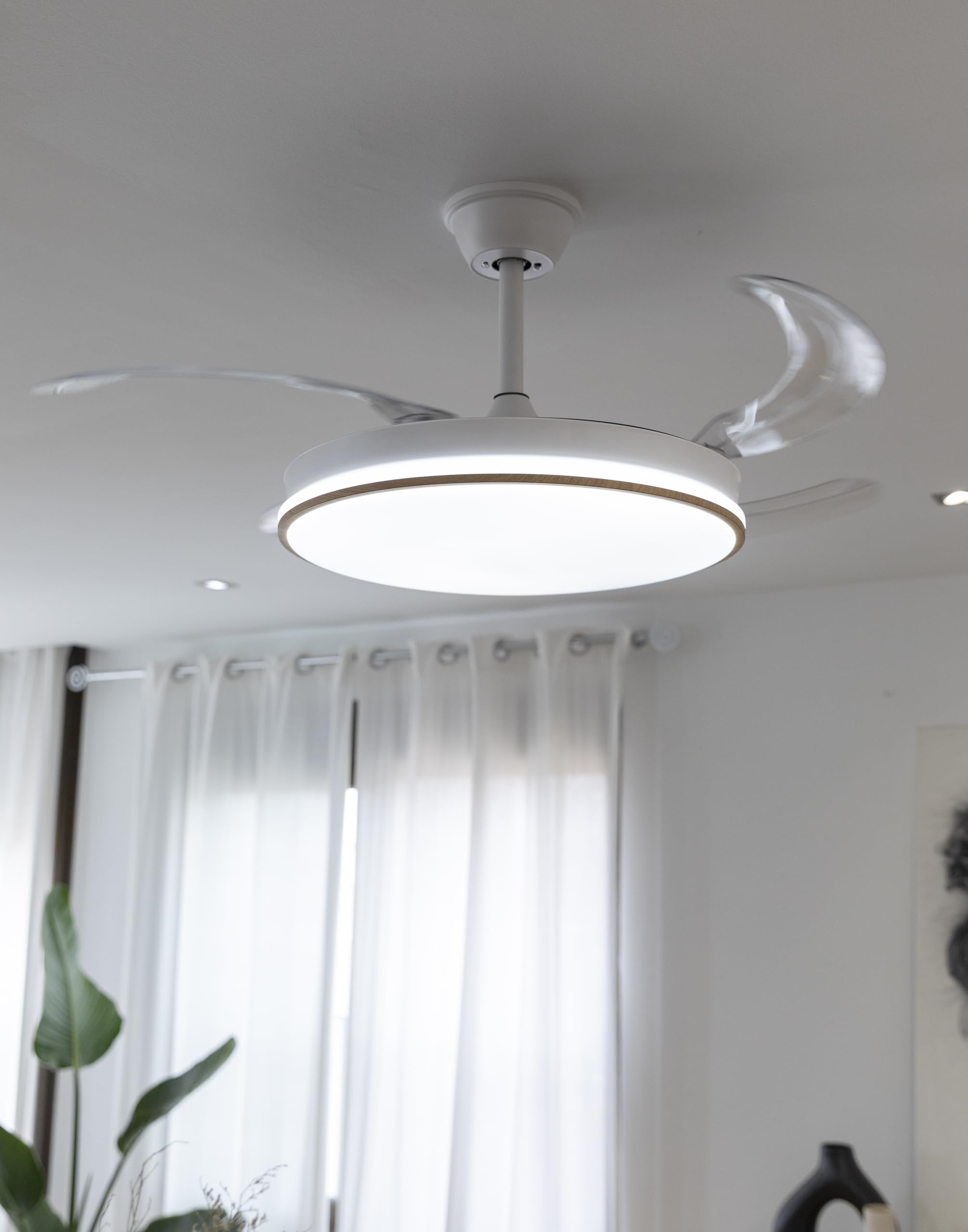 DUPI Ventilador de techo retráctil COSMOS MADERA con LED regulable 3 tonos, Motor DC silencioso, 6 velocidades, aspas ocultas, modo verano/invierno, temporizador y mando a distancia