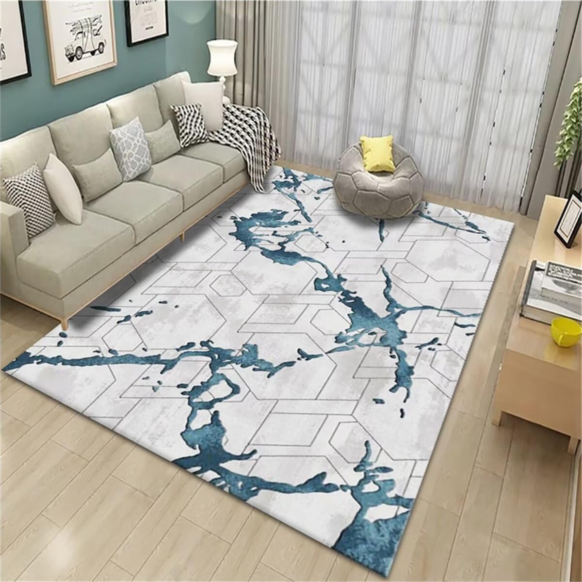 Tapis poil ras sécurisé anti-glisse pour éviter les chutes dans le salon