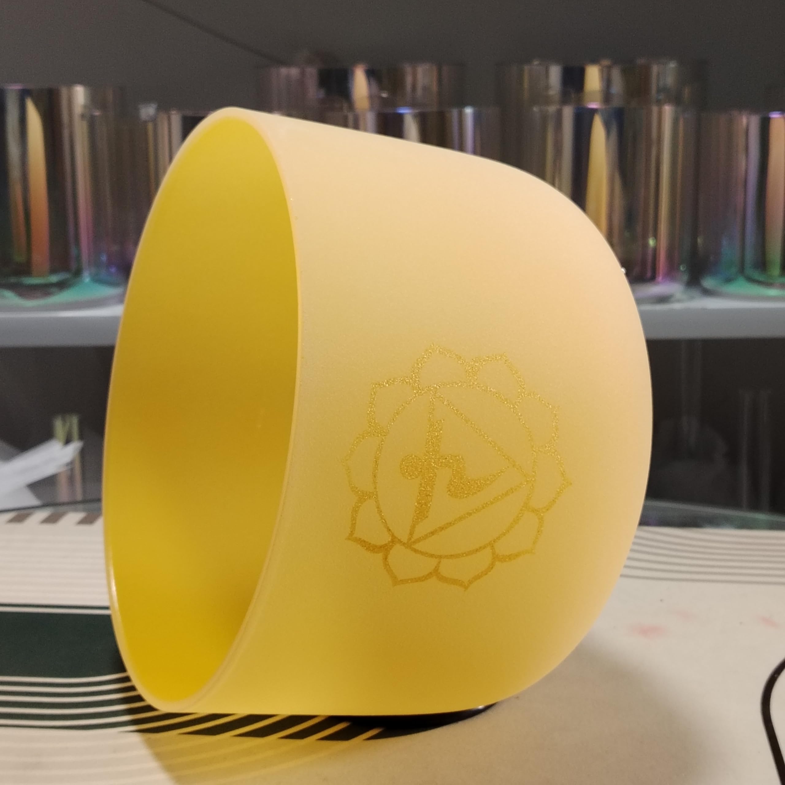 Campana tibetana in cristallo di quarzo per meditazione, yoga e relax, colore giallo satinato, 432 Hz, 432 Hz E, chakra plessuale solare, 25,4 cm