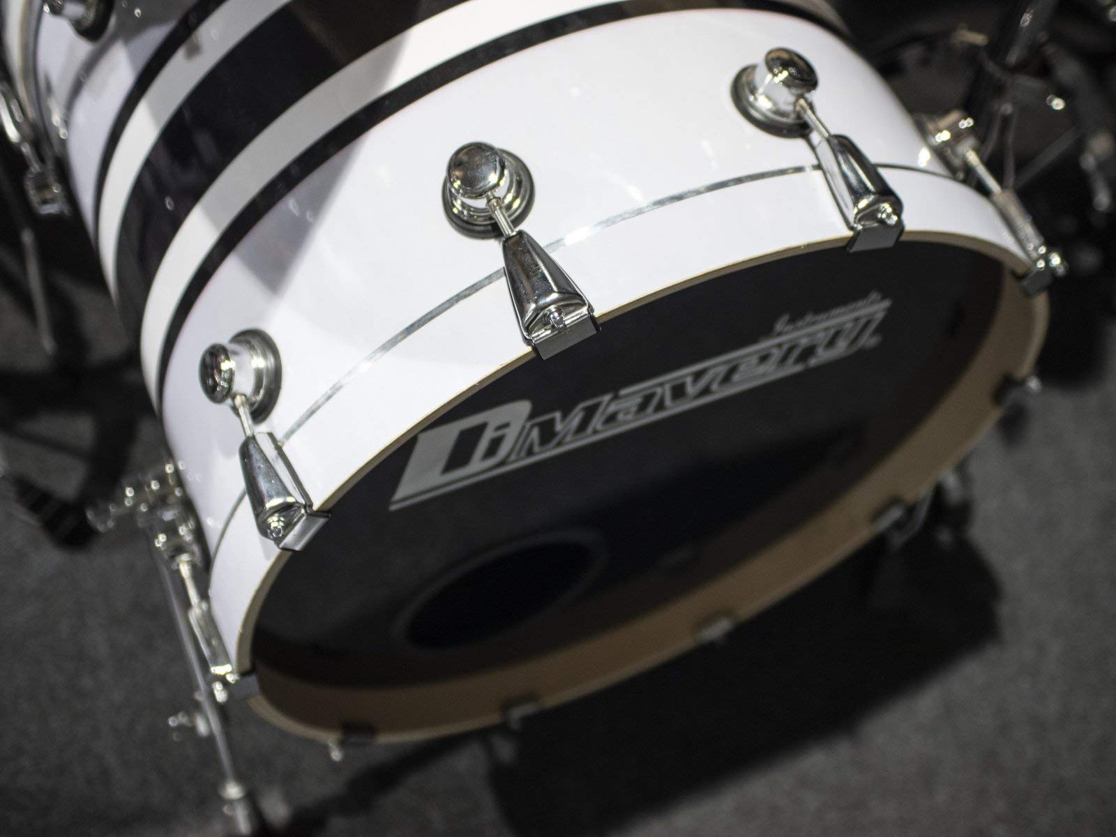 Dimavery DS-600 Schlagzeug-Set | Fünfteiliges Rock-Drumset mit Hardware