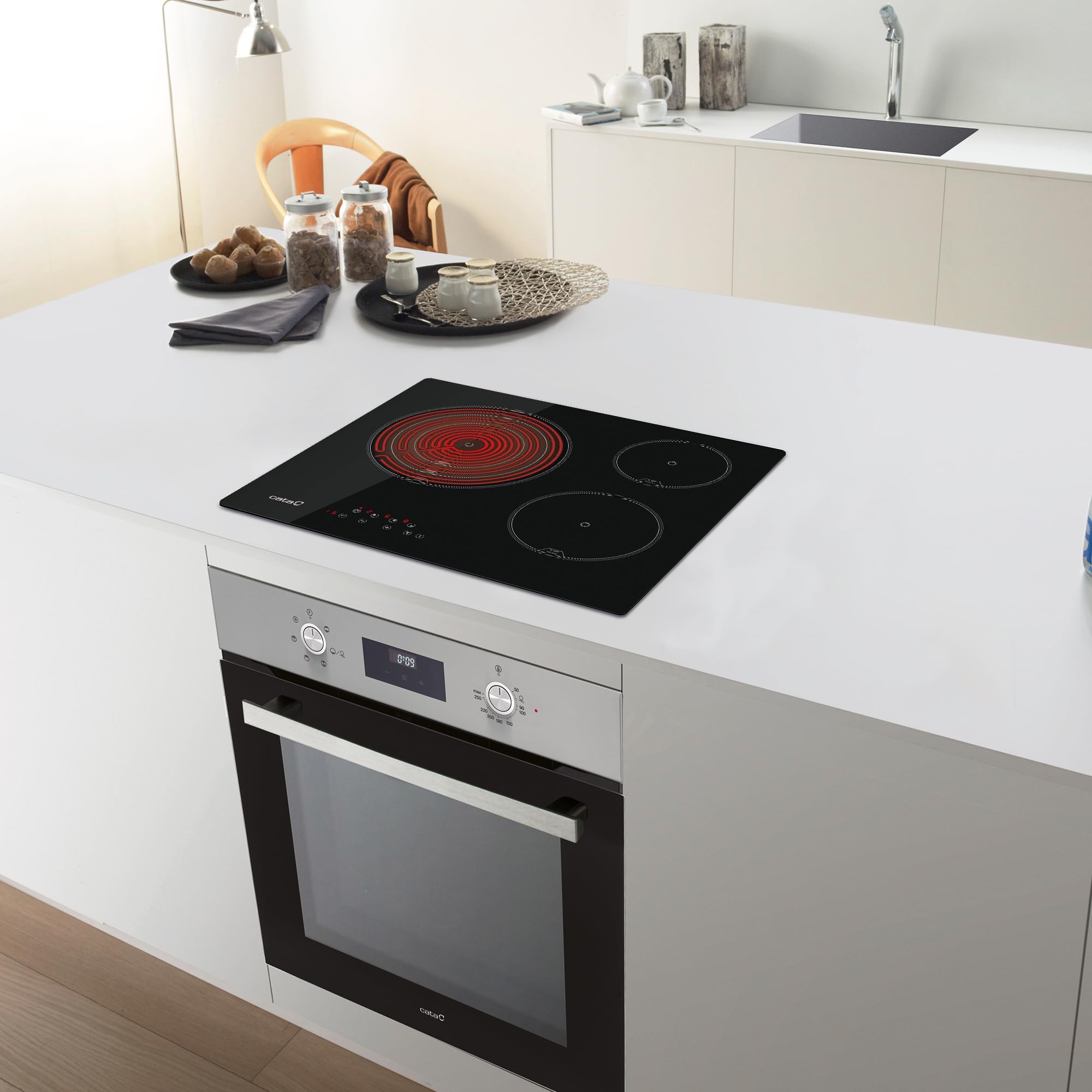 Cata Placa Vitrocerámica TT 6003, 3 Zonas de Cocción, High Light. 9 Niveles de Potencia Regulables. Ancho de 59cm. Potencia Total 5,7 kw. Color Negro.